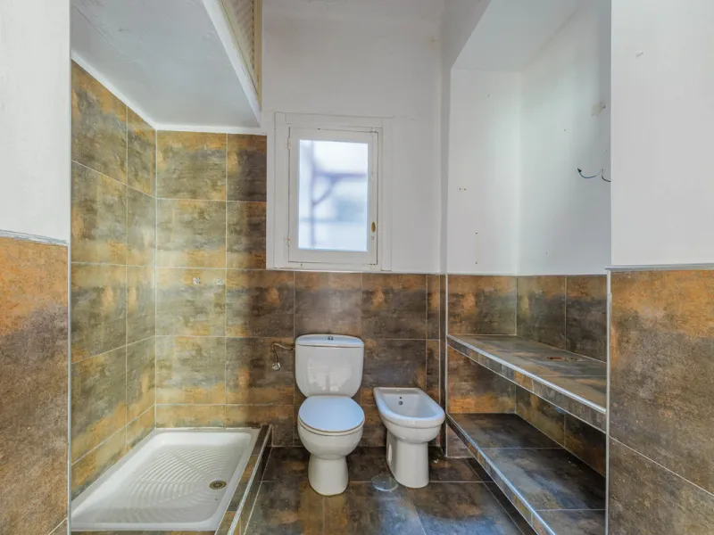 Commercial - Other в продаже в Málaga, Málaga. Площадь дома 1388 м². Площадь участка 343 м²