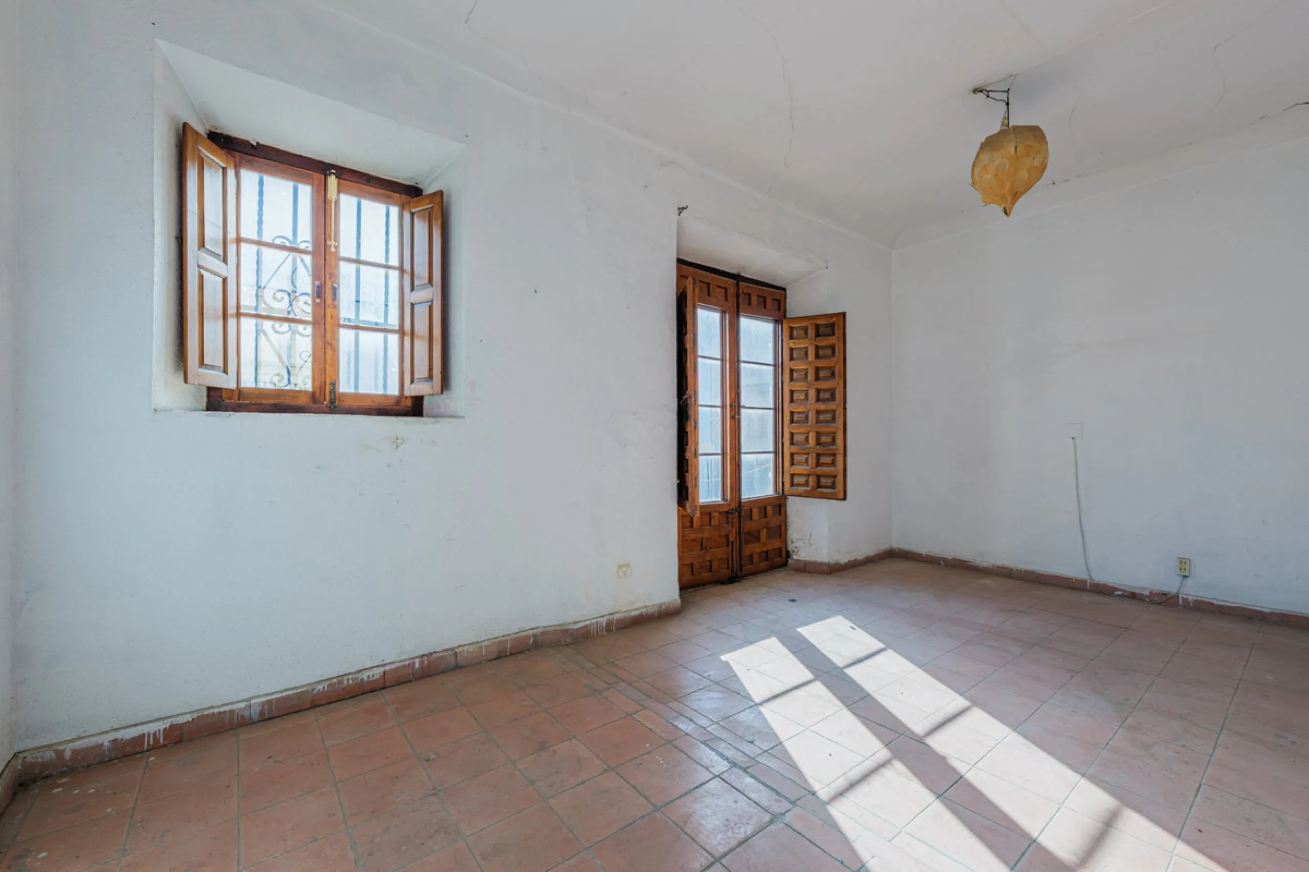 Commercial - Other в продаже в Málaga, Málaga. Площадь дома 1388 м². Площадь участка 343 м²