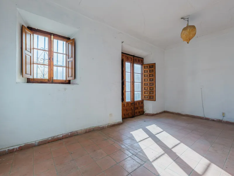 Commercial - Other в продаже в Málaga, Málaga. Площадь дома 1388 м². Площадь участка 343 м²