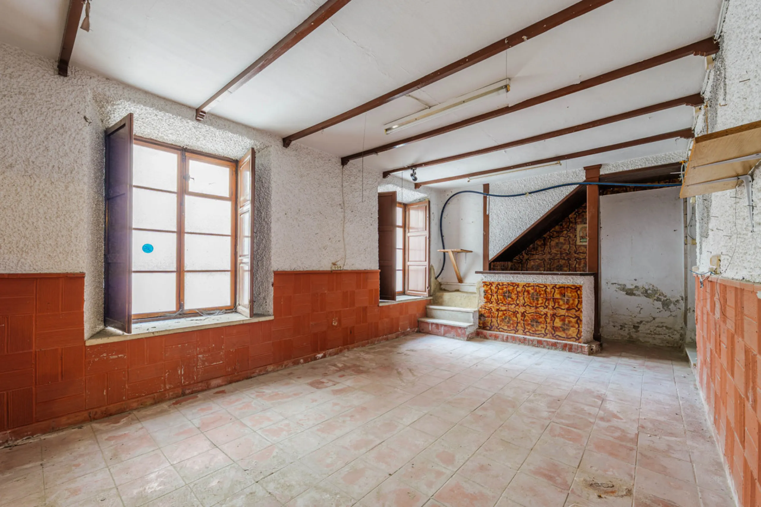 Commercial - Other в продаже в Málaga, Málaga. Площадь дома 1388 м². Площадь участка 343 м²