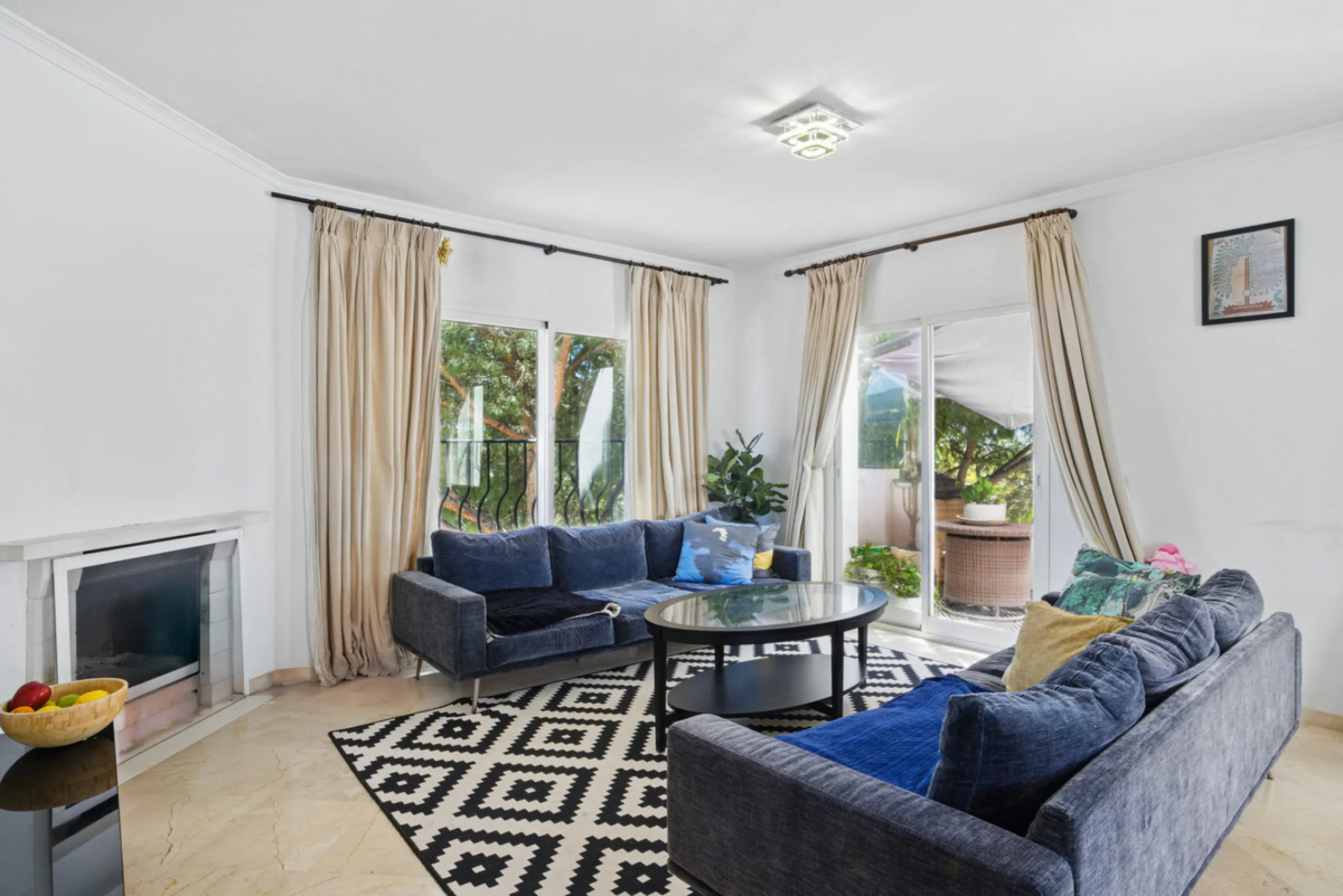 Spacious four-bedroom, duplex penthouse in the Los Pinos de Aloha complex, Nueva Andalucía, Marbella. This gated community offer security cameras, evening guard, access to a communal swimming pool and gardens and offers views of the surrounding landscape,