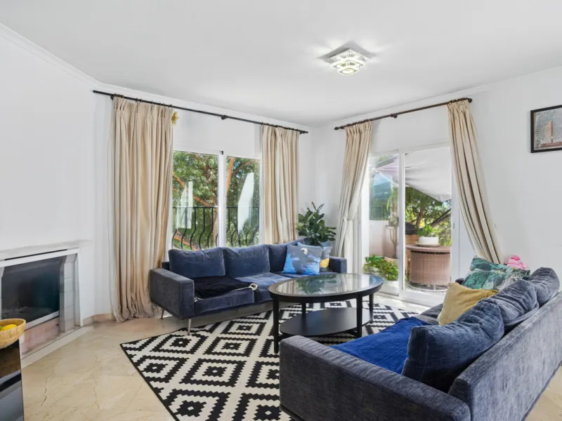 Spacious four-bedroom, duplex penthouse in the Los Pinos de Aloha complex, Nueva Andalucía, Marbella. This gated community offer security cameras, evening guard, access to a communal swimming pool and gardens and offers views of the surrounding landscape,