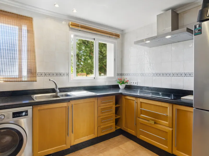 Spacious four-bedroom, duplex penthouse in the Los Pinos de Aloha complex, Nueva Andalucía, Marbella. This gated community offer security cameras, evening guard, access to a communal swimming pool and gardens and offers views of the surrounding landscape,