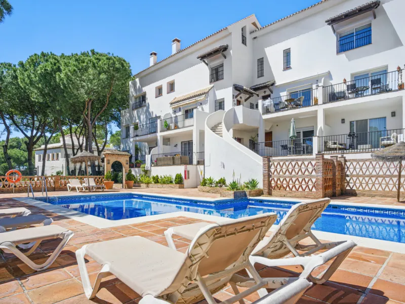 Spacious four-bedroom, duplex penthouse in the Los Pinos de Aloha complex, Nueva Andalucía, Marbella. This gated community offer security cameras, evening guard, access to a communal swimming pool and gardens and offers views of the surrounding landscape,