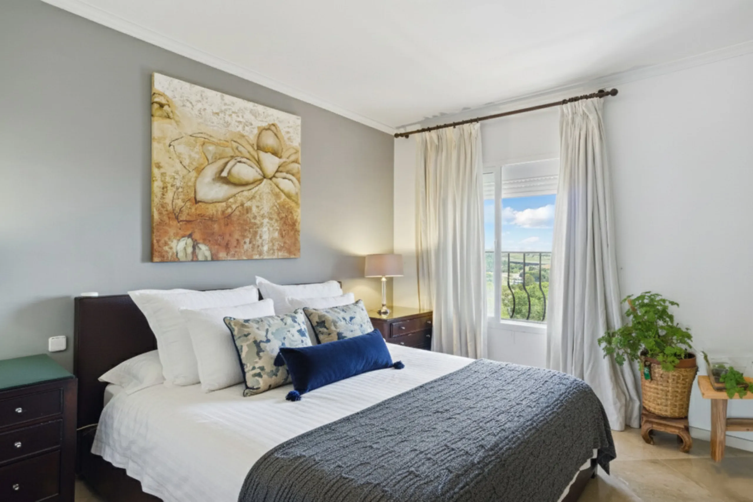 Spacious four-bedroom, duplex penthouse in the Los Pinos de Aloha complex, Nueva Andalucía, Marbella. This gated community offer security cameras, evening guard, access to a communal swimming pool and gardens and offers views of the surrounding landscape,