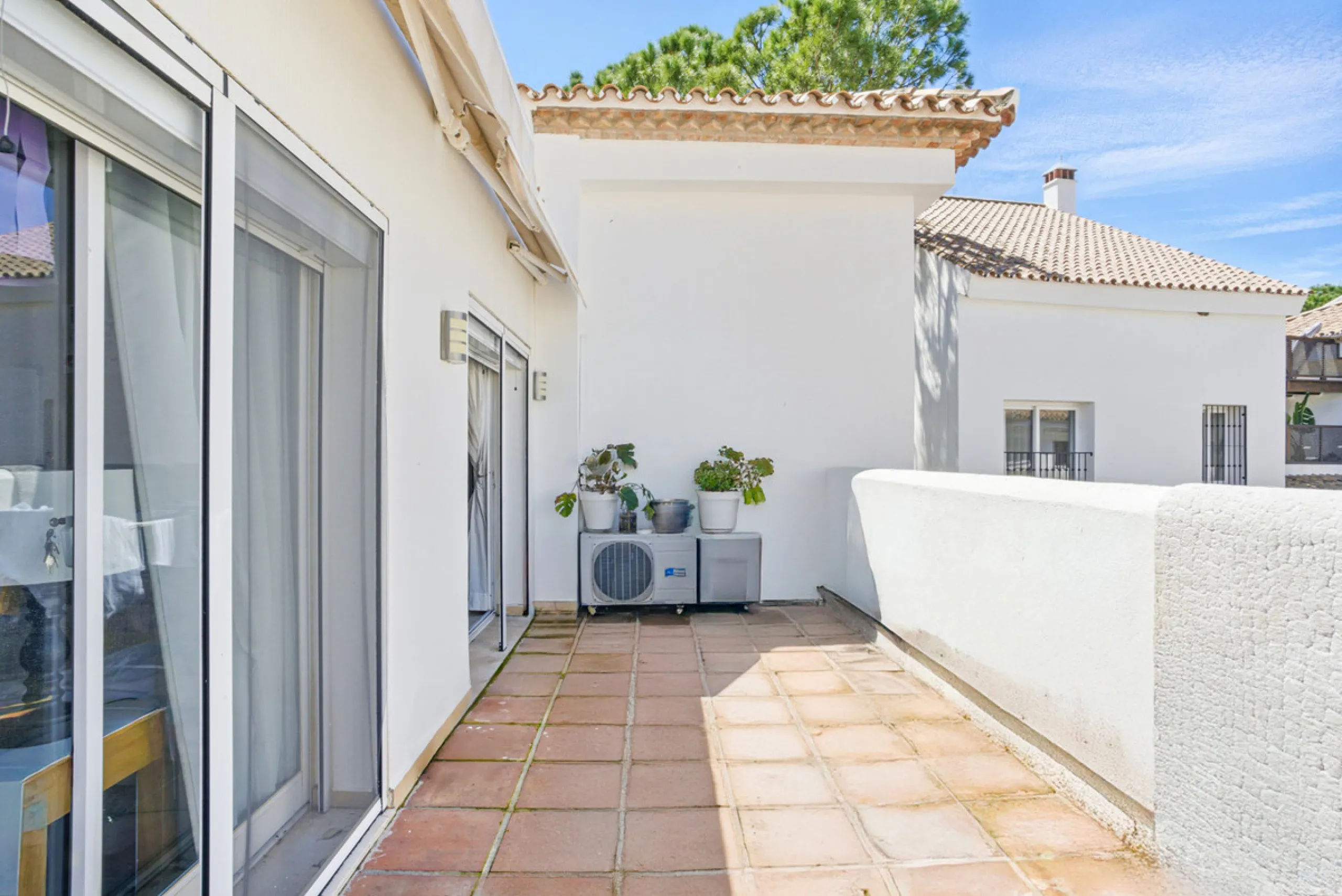 Spacious four-bedroom, duplex penthouse in the Los Pinos de Aloha complex, Nueva Andalucía, Marbella. This gated community offer security cameras, evening guard, access to a communal swimming pool and gardens and offers views of the surrounding landscape,