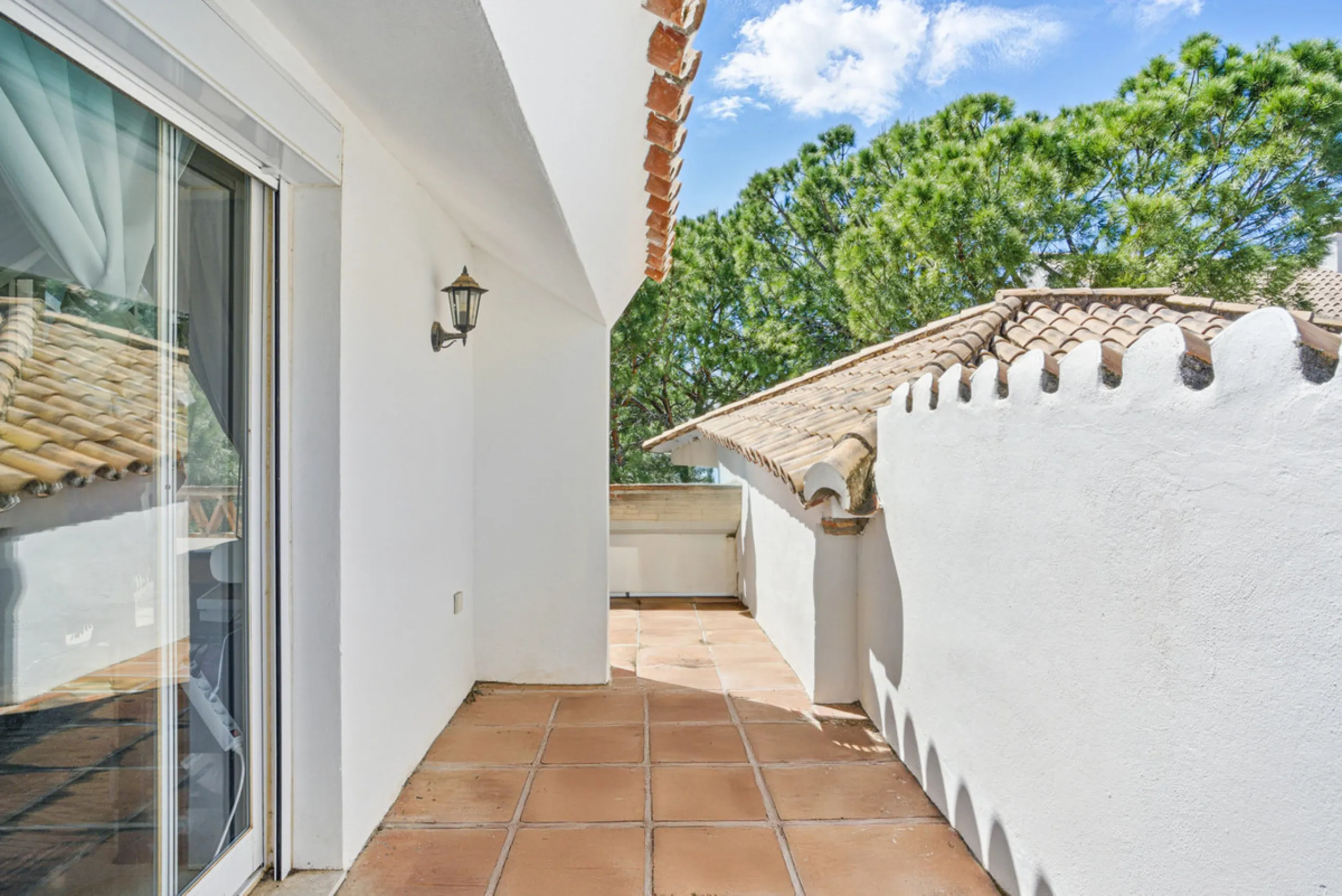 Spacious four-bedroom, duplex penthouse in the Los Pinos de Aloha complex, Nueva Andalucía, Marbella. This gated community offer security cameras, evening guard, access to a communal swimming pool and gardens and offers views of the surrounding landscape,