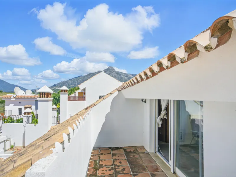 Spacious four-bedroom, duplex penthouse in the Los Pinos de Aloha complex, Nueva Andalucía, Marbella. This gated community offer security cameras, evening guard, access to a communal swimming pool and gardens and offers views of the surrounding landscape,