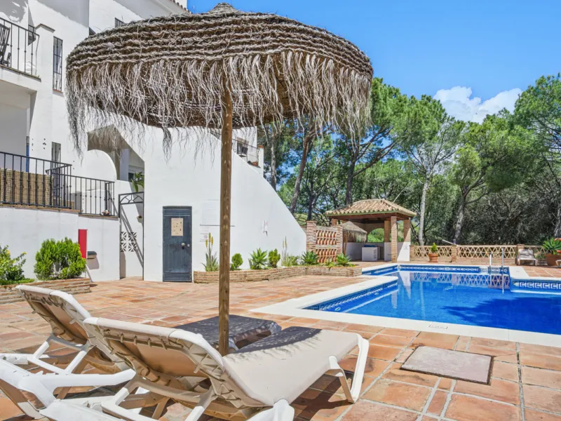 Spacious four-bedroom, duplex penthouse in the Los Pinos de Aloha complex, Nueva Andalucía, Marbella. This gated community offer security cameras, evening guard, access to a communal swimming pool and gardens and offers views of the surrounding landscape,