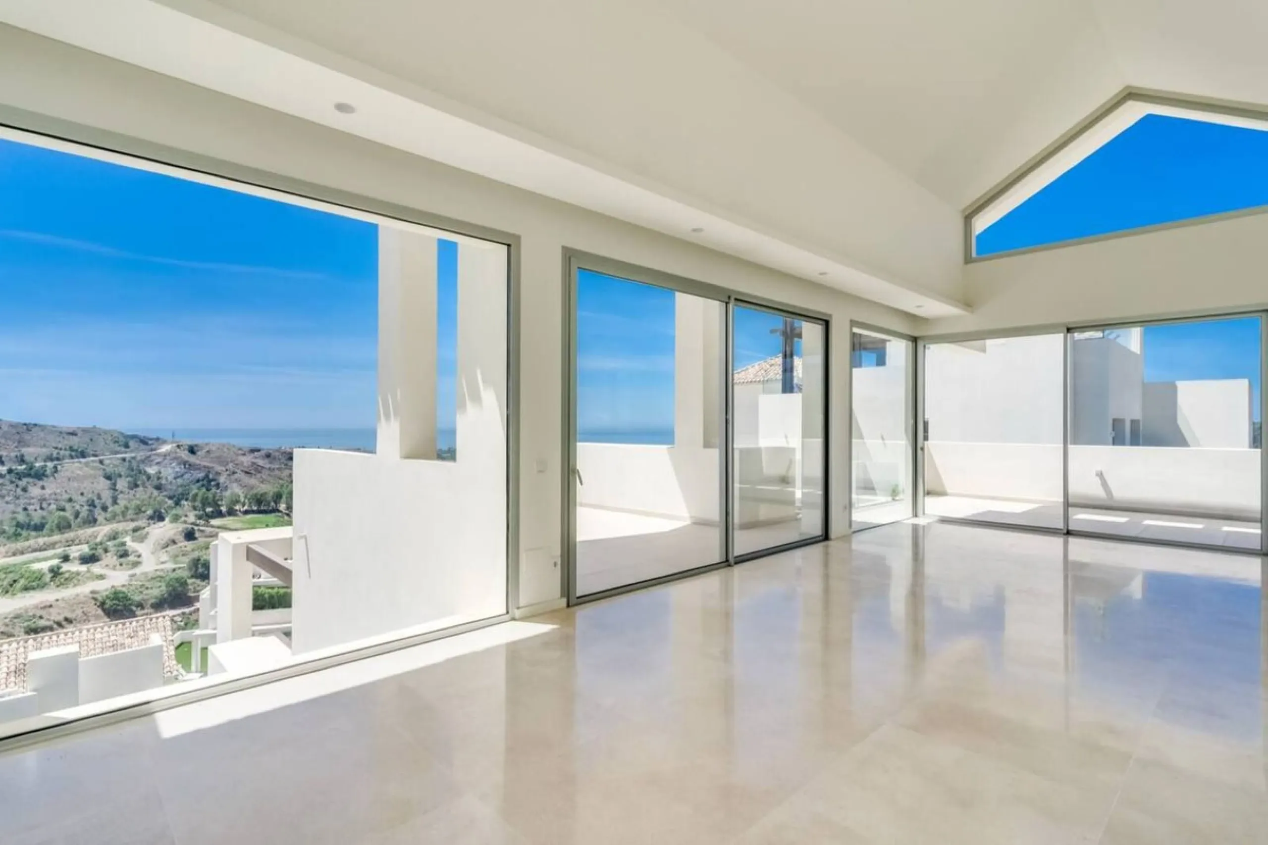 Luxury 4-Bedroom Penthouse for Sale in Marbella Club Hills