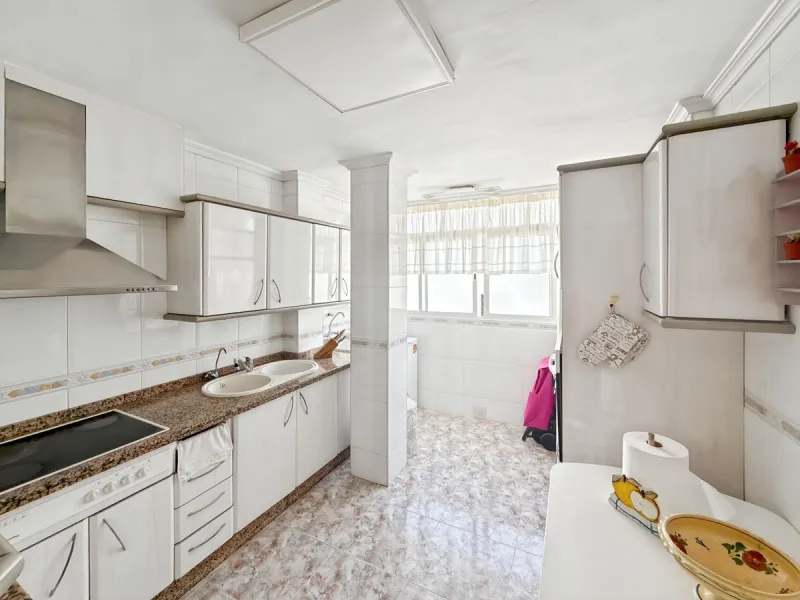 Apartment - Top Floor Apartment в продаже в Málaga, Málaga. В доме 4 спален и 2 ванных комнат. Площадь дома 134 м²