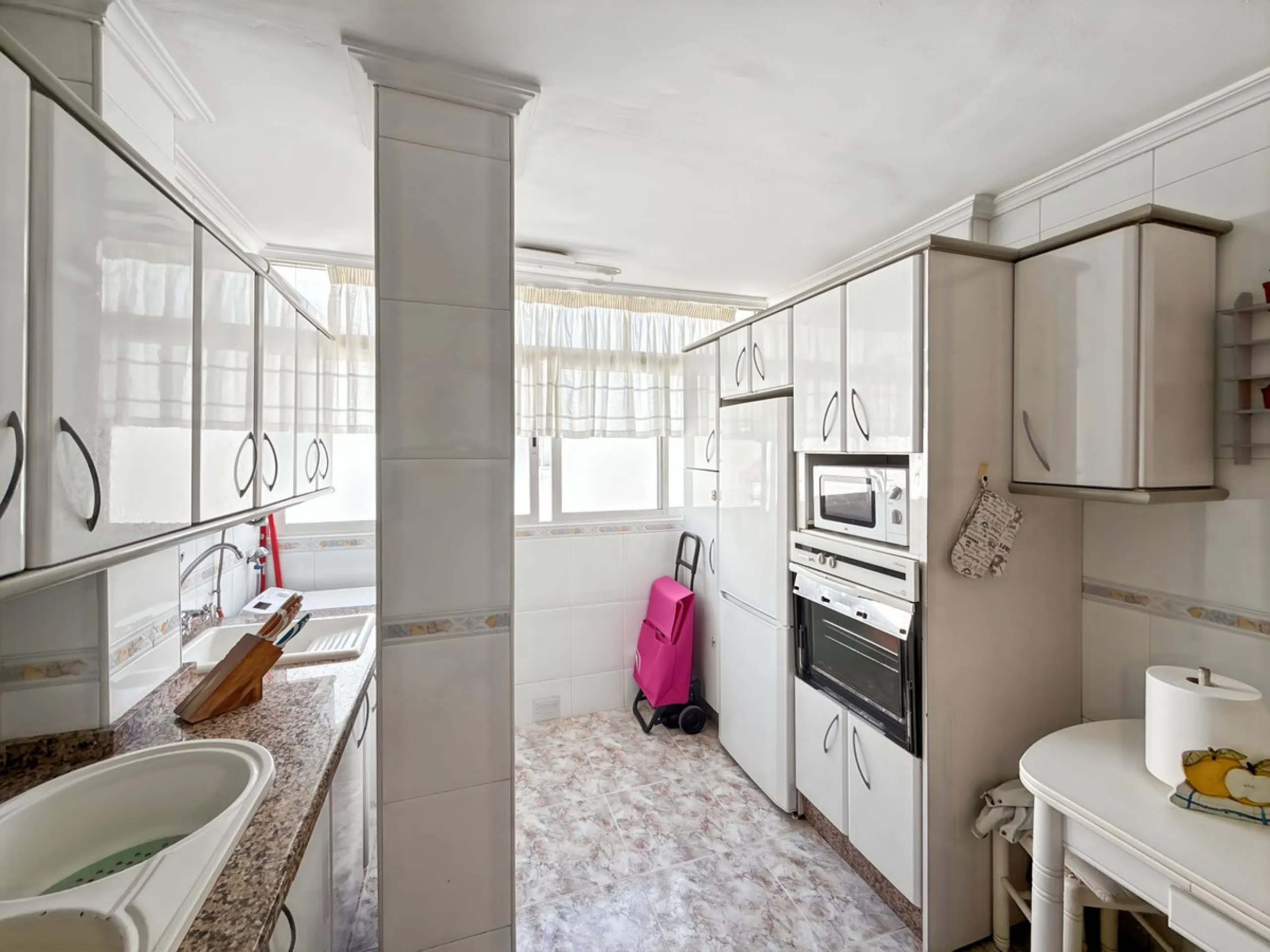 Apartment - Top Floor Apartment в продаже в Málaga, Málaga. В доме 4 спален и 2 ванных комнат. Площадь дома 134 м²