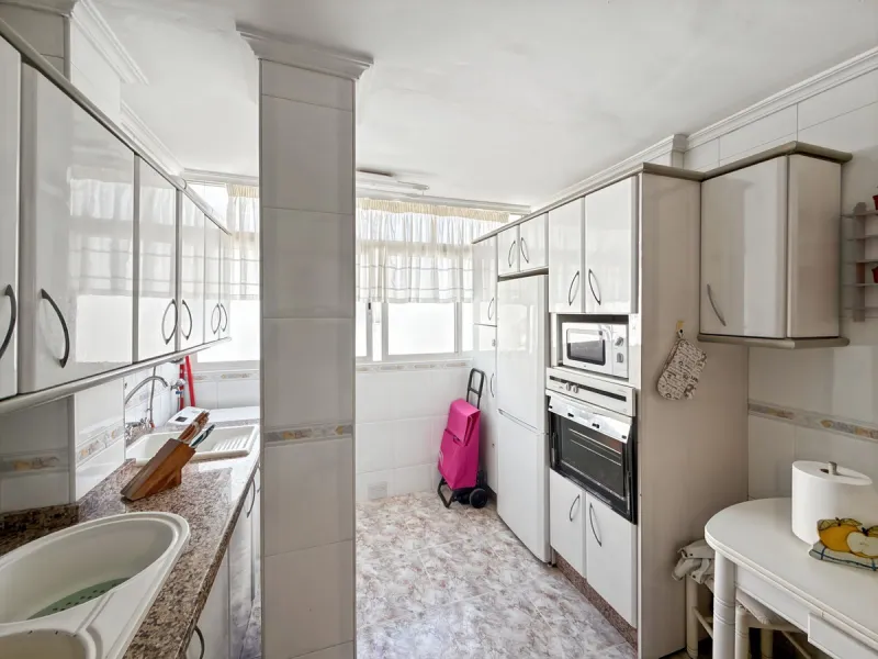 Apartment - Top Floor Apartment в продаже в Málaga, Málaga. В доме 4 спален и 2 ванных комнат. Площадь дома 134 м²