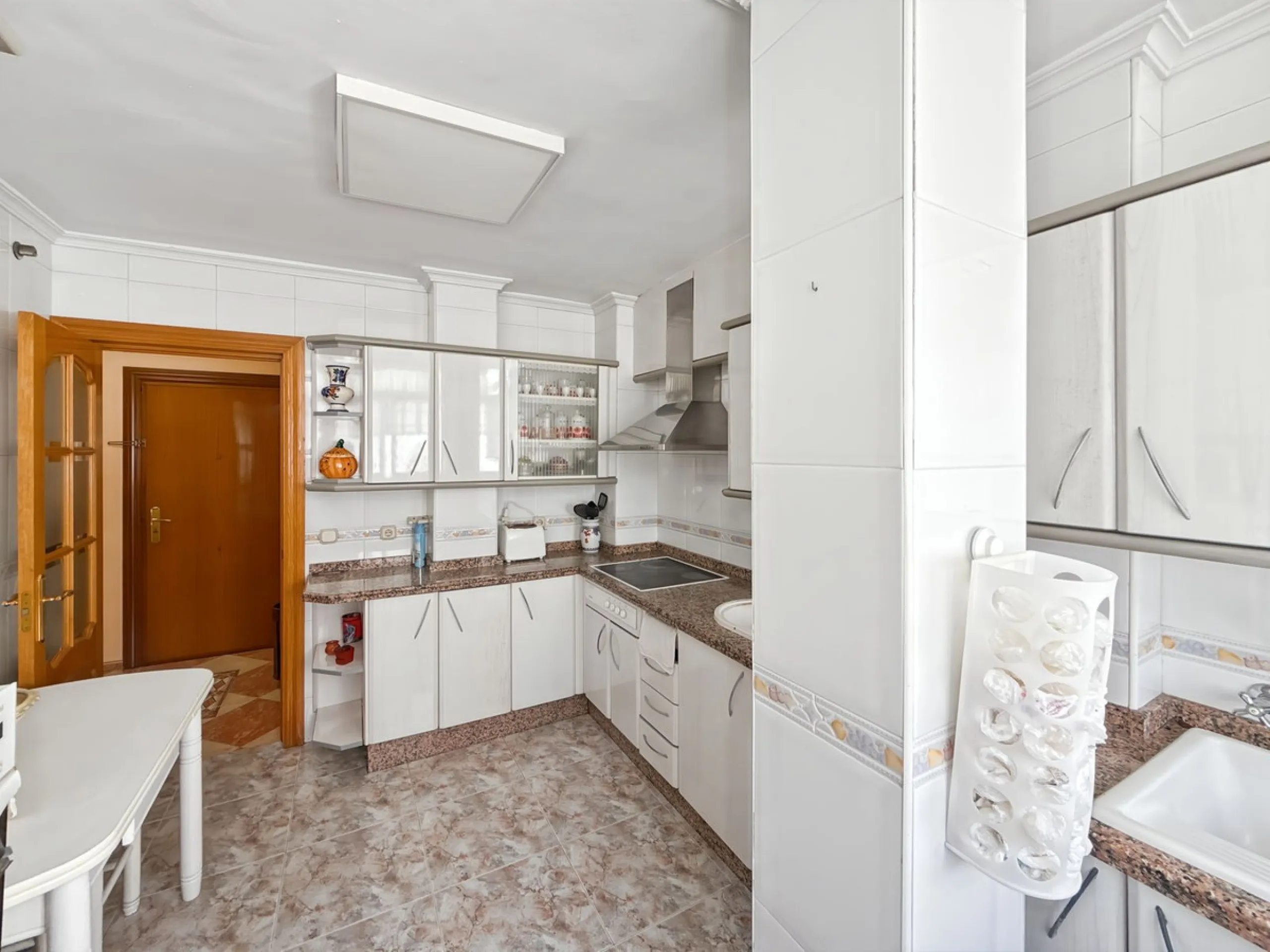 Apartment - Top Floor Apartment в продаже в Málaga, Málaga. В доме 4 спален и 2 ванных комнат. Площадь дома 134 м²