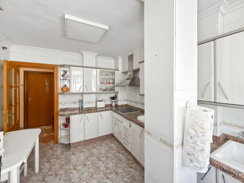Apartment - Top Floor Apartment в продаже в Málaga, Málaga. В доме 4 спален и 2 ванных комнат. Площадь дома 134 м²