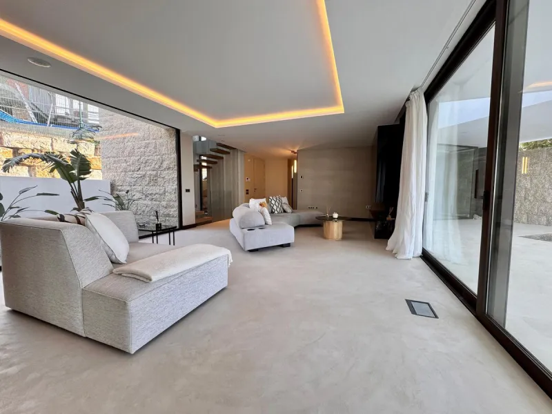 House - Detached Villa в продаже в Fuengirola, Málaga. В доме 3 спален и 4 ванных комнат. Площадь дома 435 м²