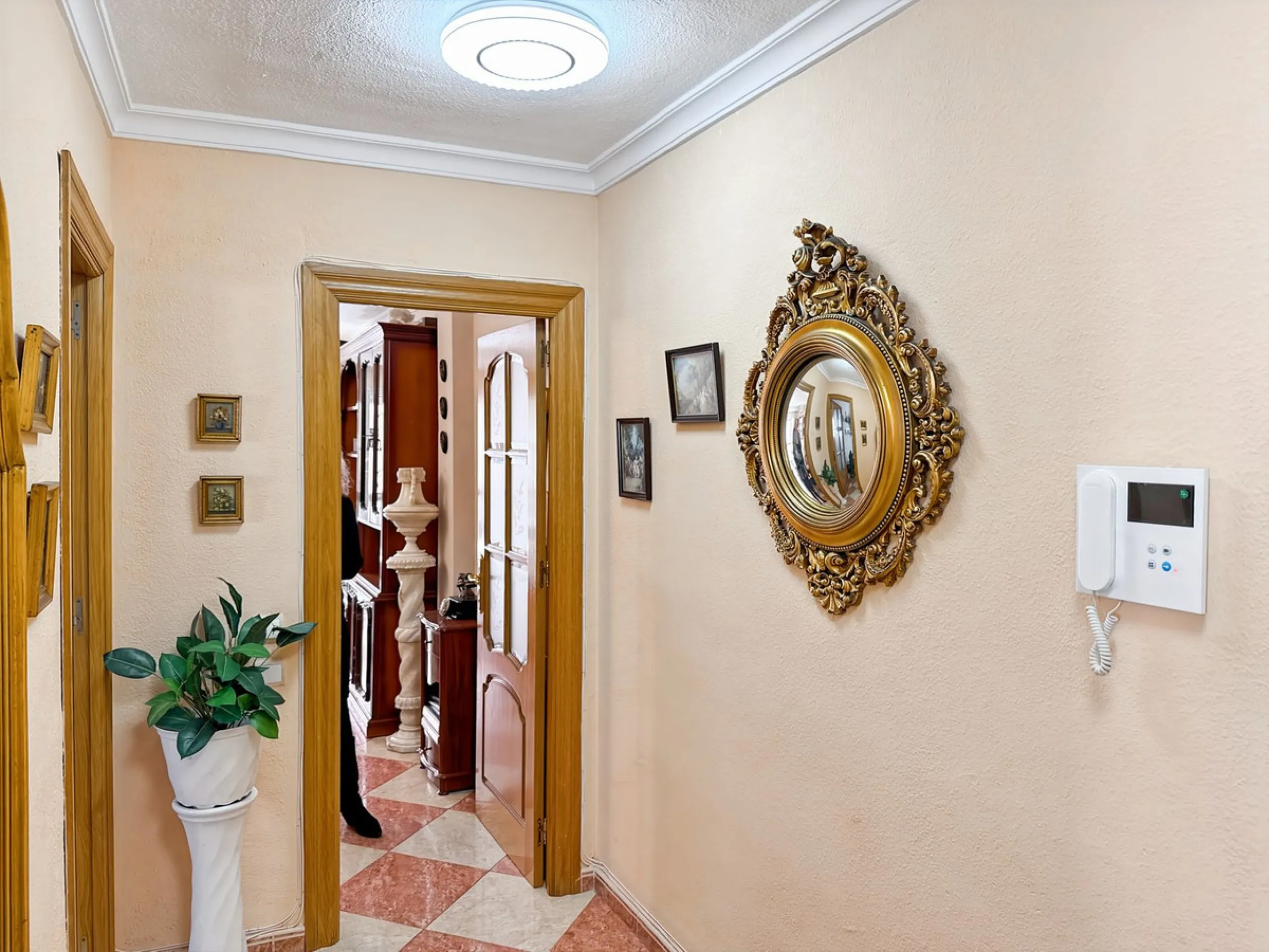 Apartment - Top Floor Apartment в продаже в Málaga, Málaga. В доме 4 спален и 2 ванных комнат. Площадь дома 134 м²
