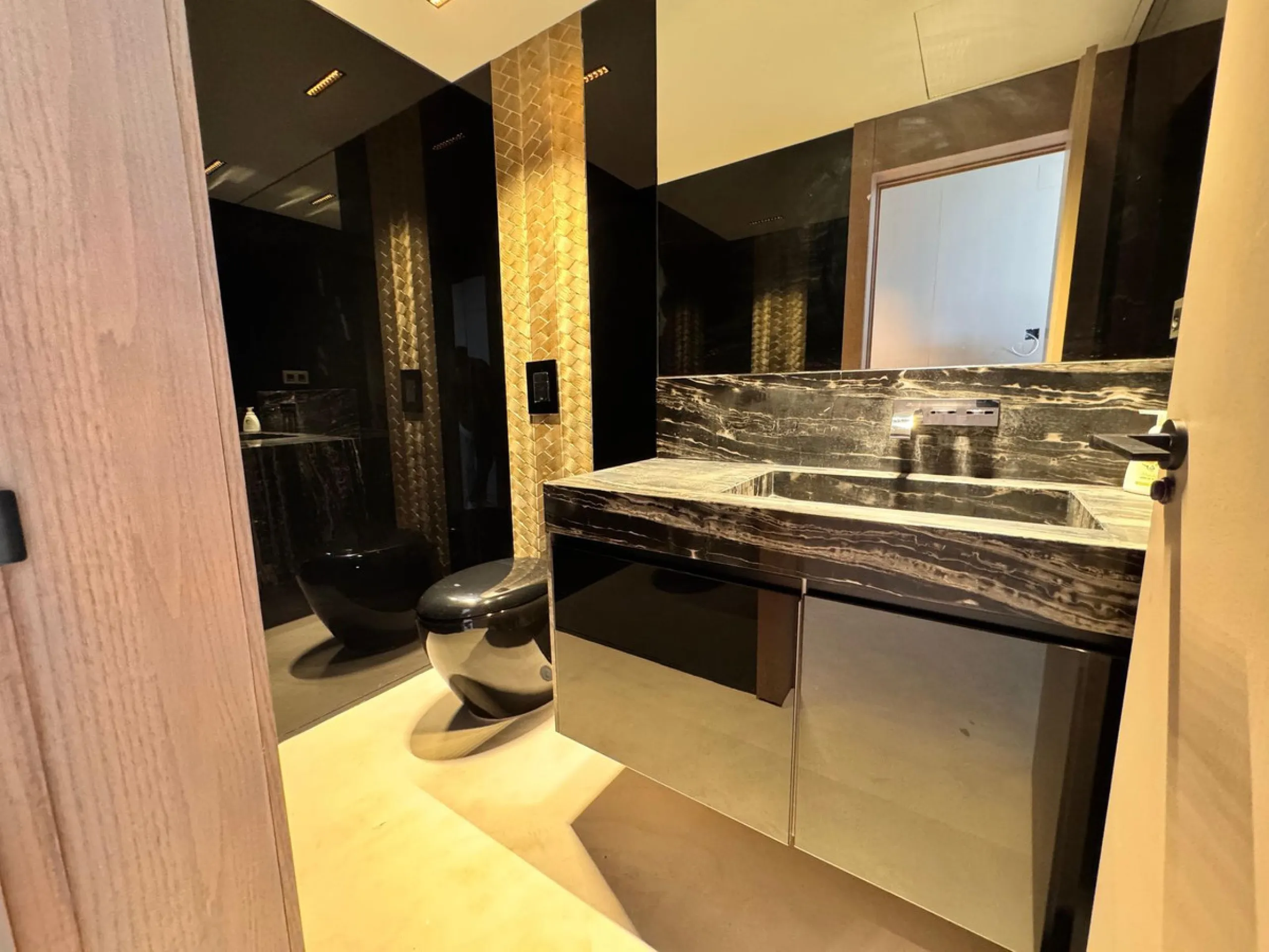 House - Detached Villa в продаже в Fuengirola, Málaga. В доме 3 спален и 4 ванных комнат. Площадь дома 435 м²