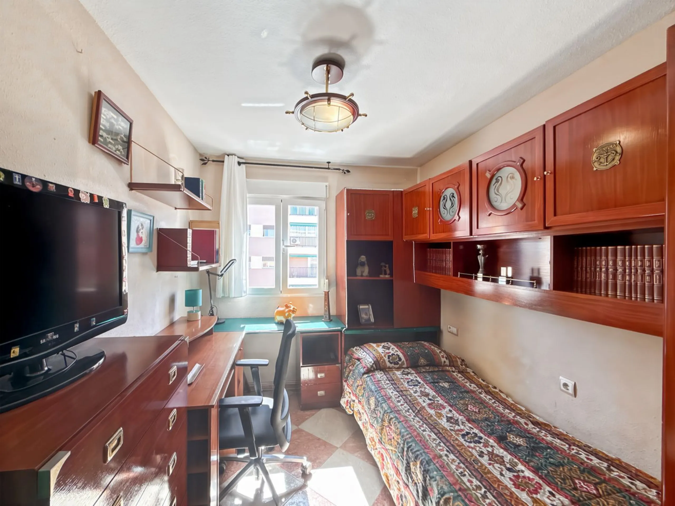 Apartment - Top Floor Apartment в продаже в Málaga, Málaga. В доме 4 спален и 2 ванных комнат. Площадь дома 134 м²