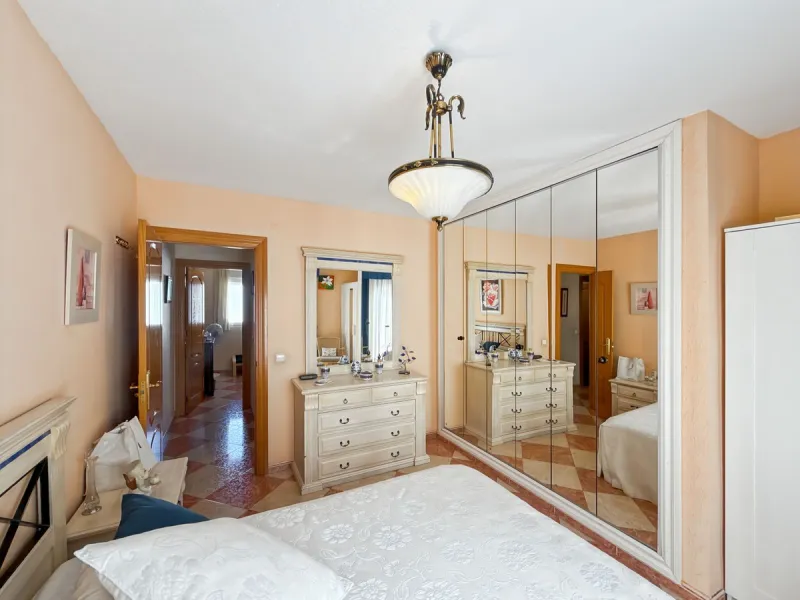 Apartment - Top Floor Apartment в продаже в Málaga, Málaga. В доме 4 спален и 2 ванных комнат. Площадь дома 134 м²