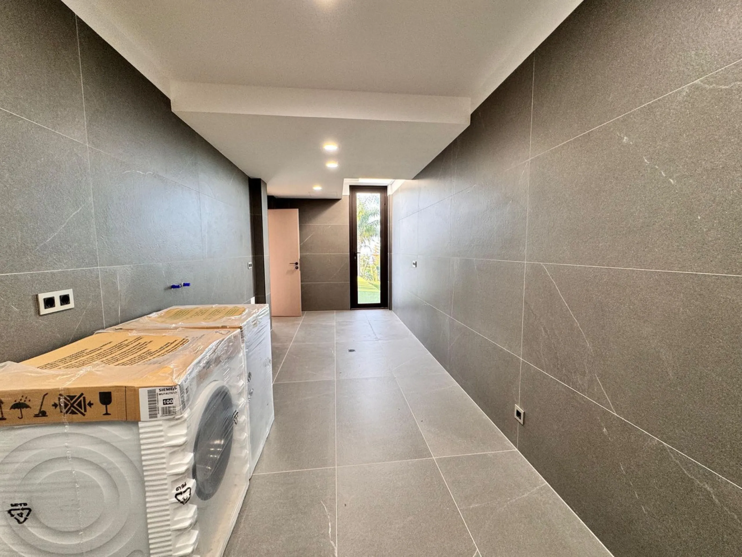 House - Detached Villa в продаже в Fuengirola, Málaga. В доме 3 спален и 4 ванных комнат. Площадь дома 435 м²