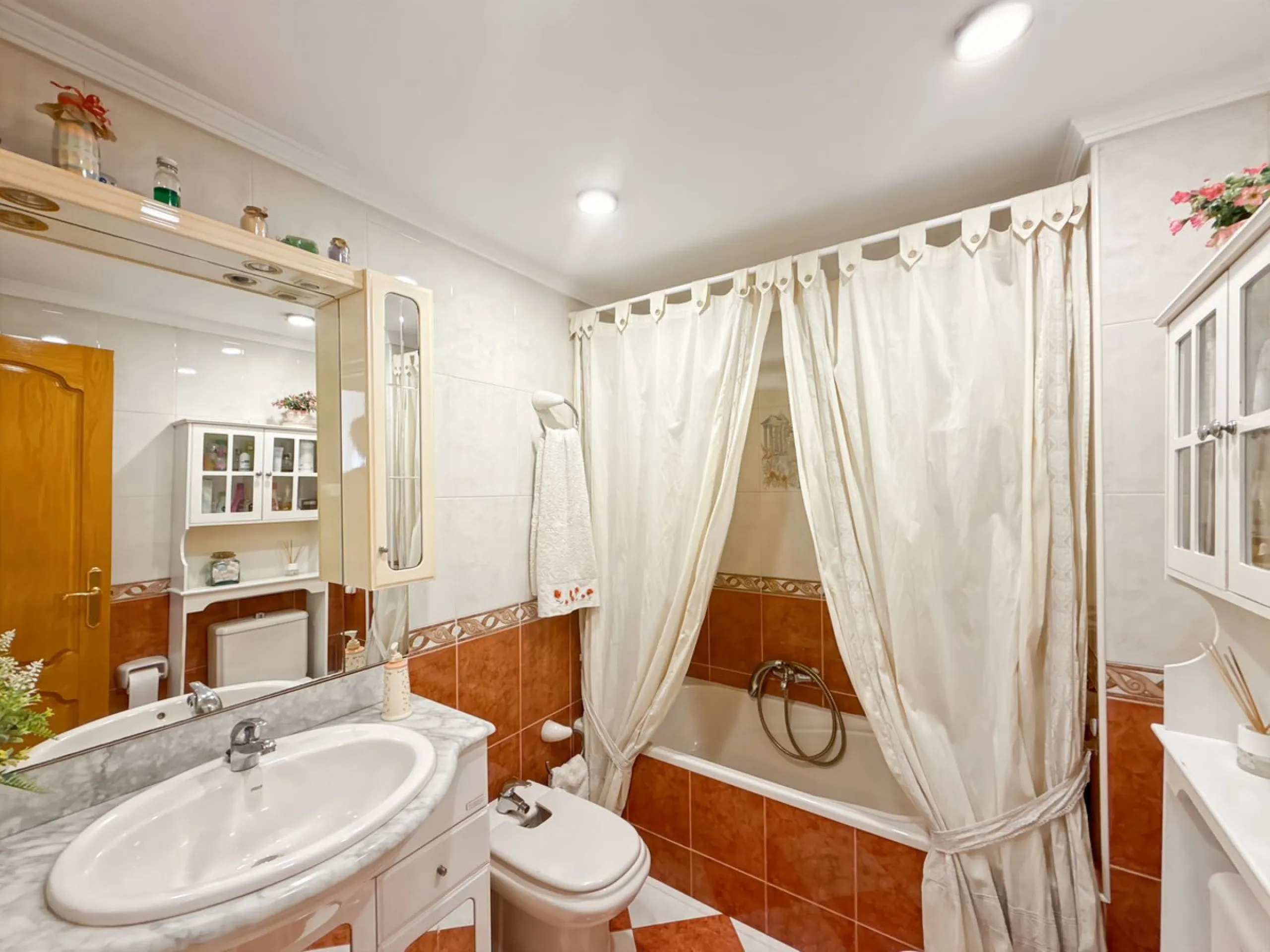 Apartment - Top Floor Apartment в продаже в Málaga, Málaga. В доме 4 спален и 2 ванных комнат. Площадь дома 134 м²