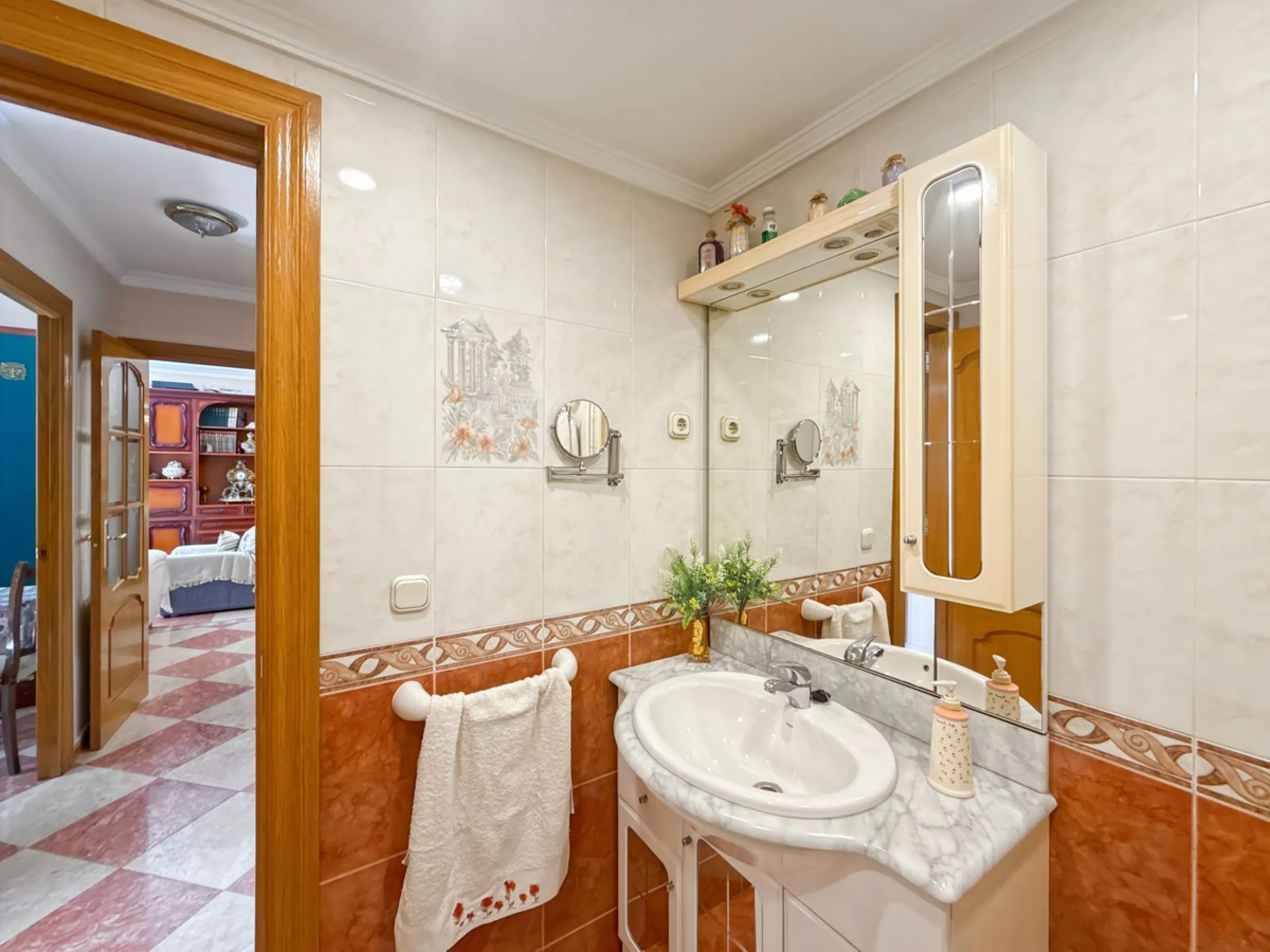 Apartment - Top Floor Apartment в продаже в Málaga, Málaga. В доме 4 спален и 2 ванных комнат. Площадь дома 134 м²