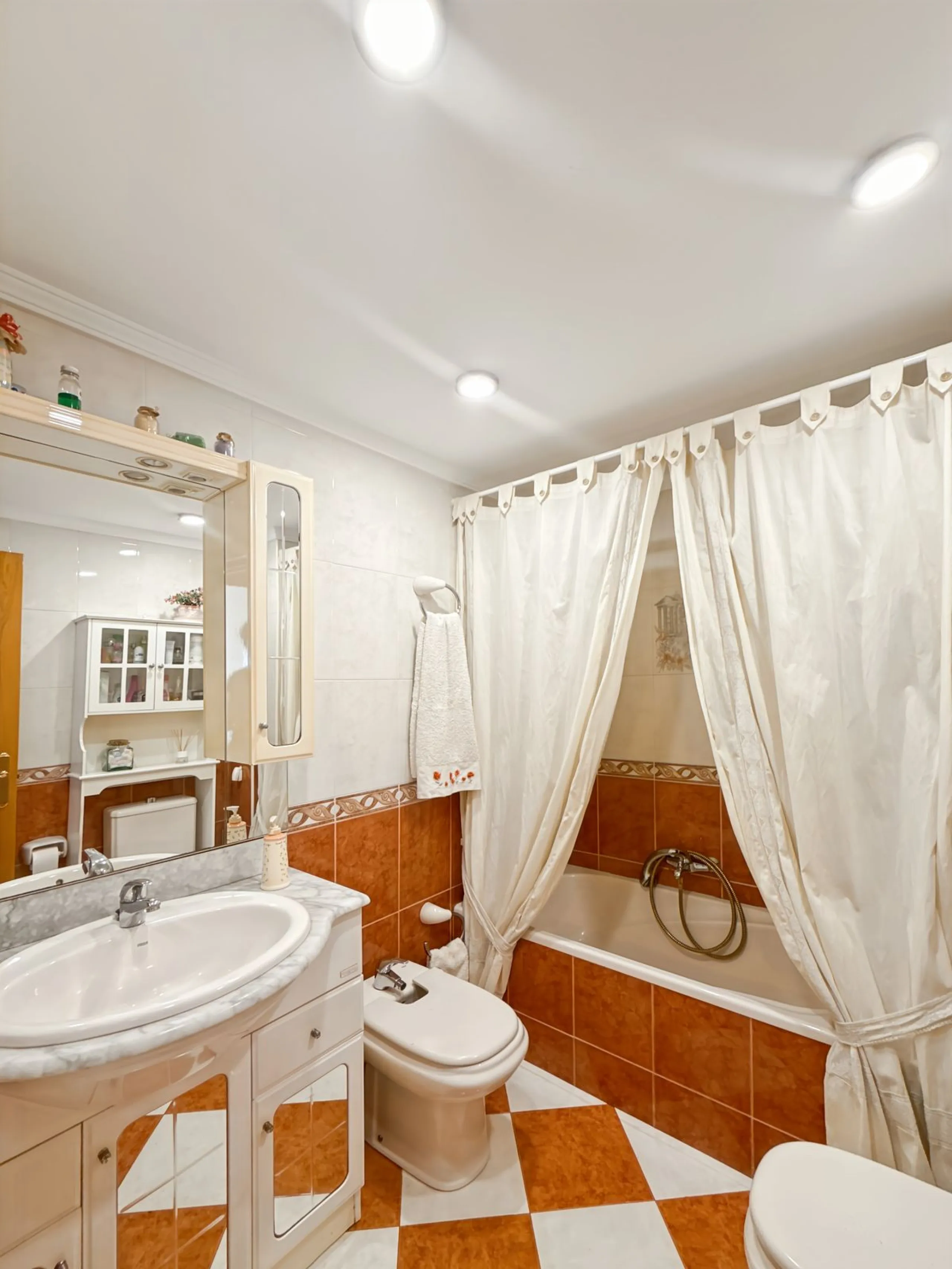 Apartment - Top Floor Apartment в продаже в Málaga, Málaga. В доме 4 спален и 2 ванных комнат. Площадь дома 134 м²