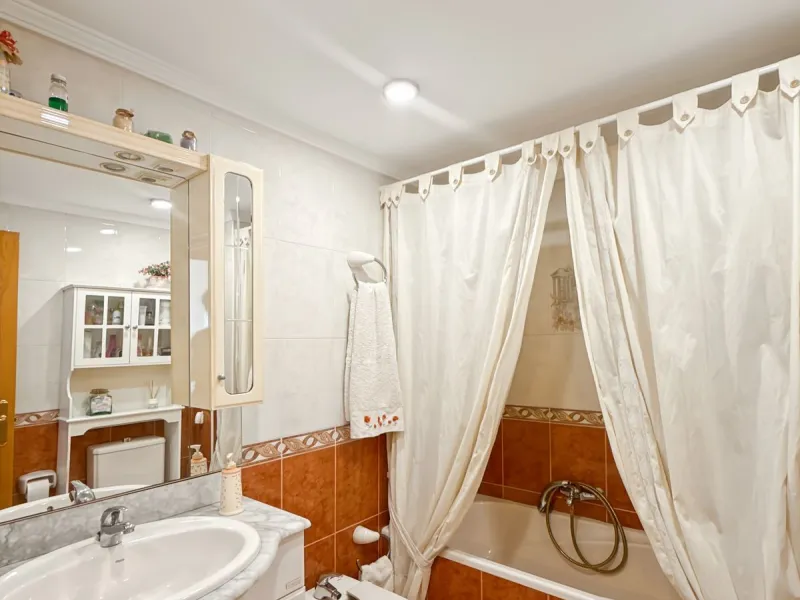 Apartment - Top Floor Apartment в продаже в Málaga, Málaga. В доме 4 спален и 2 ванных комнат. Площадь дома 134 м²