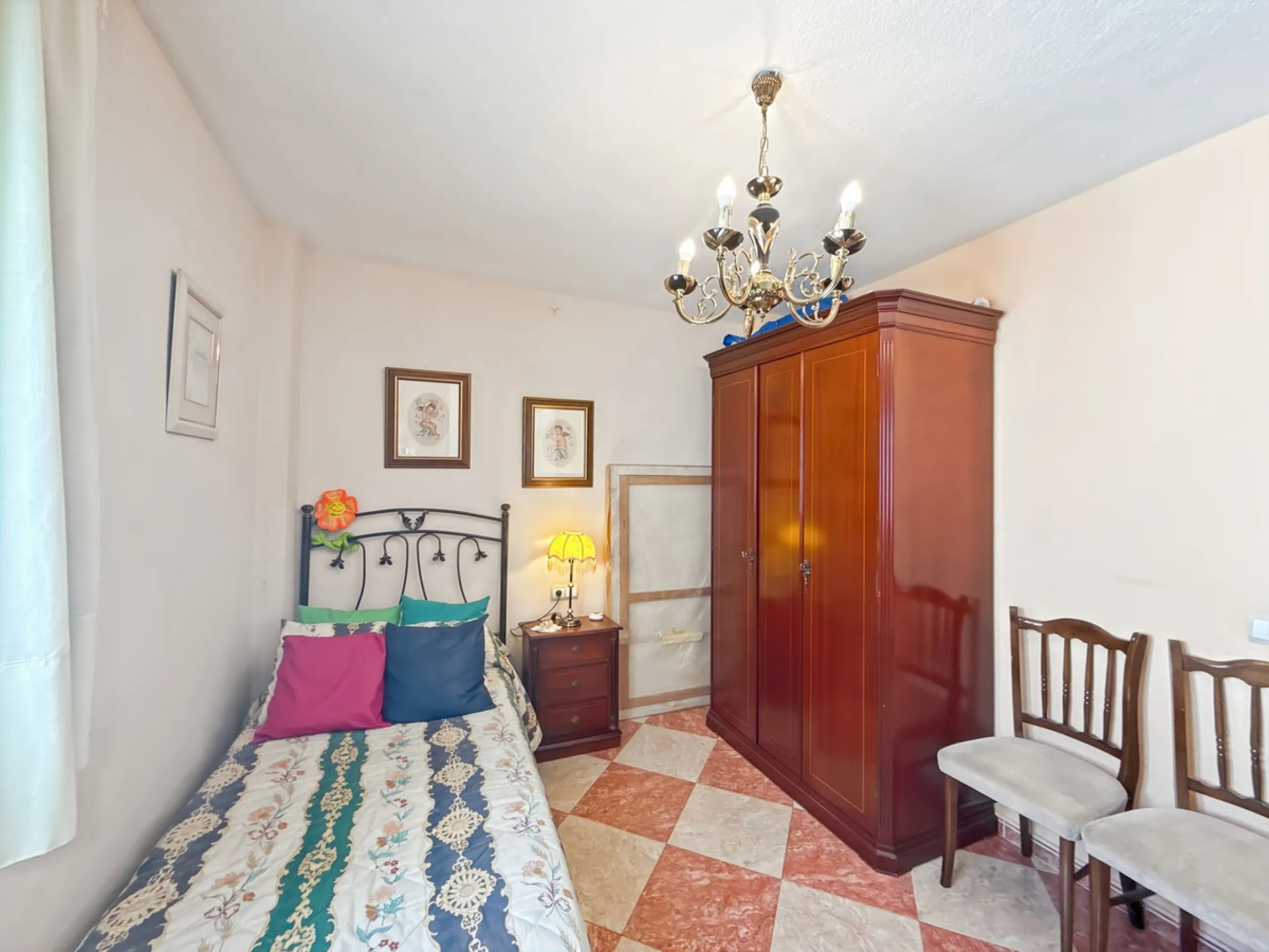 Apartment - Top Floor Apartment в продаже в Málaga, Málaga. В доме 4 спален и 2 ванных комнат. Площадь дома 134 м²