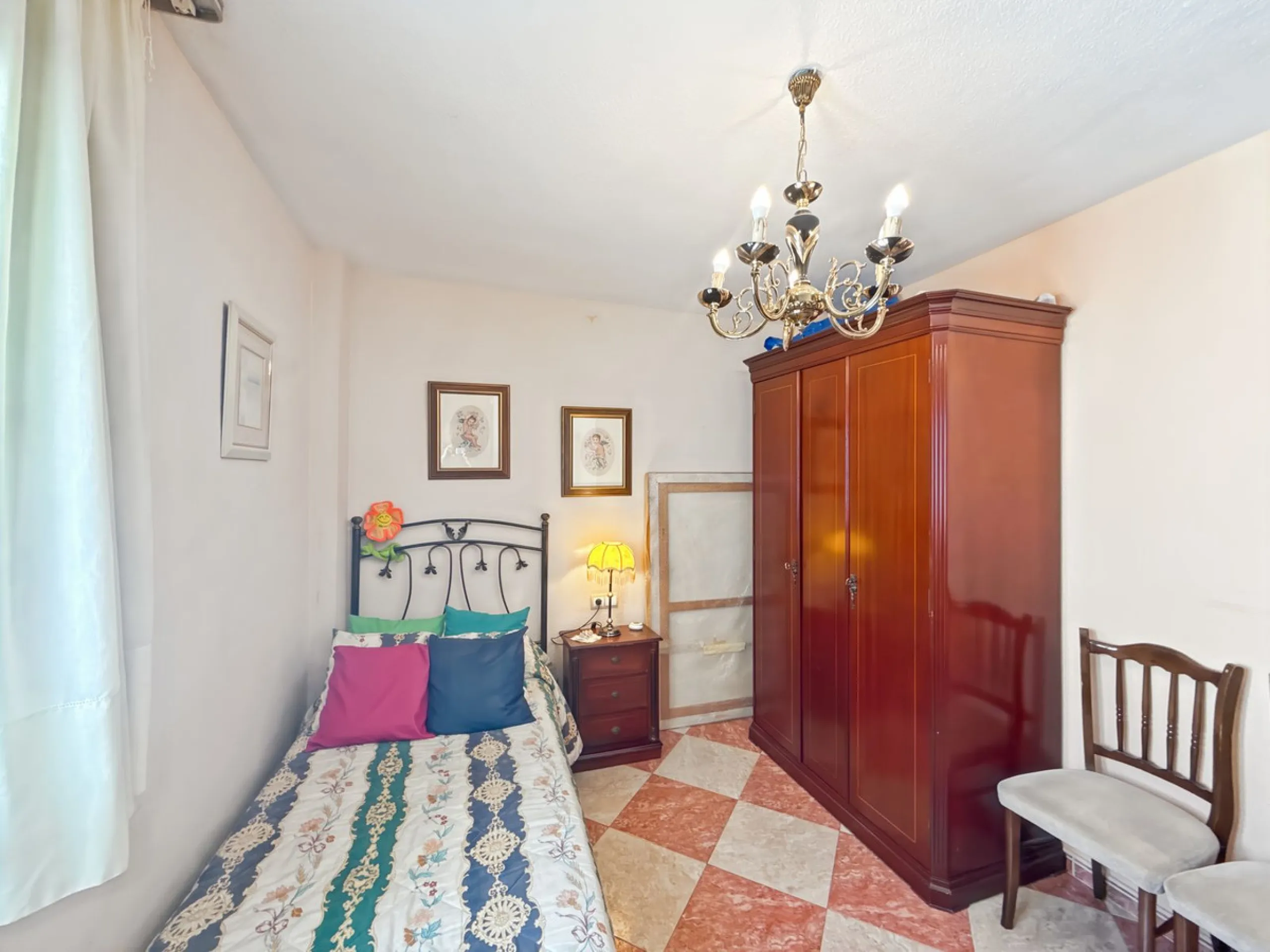 Apartment - Top Floor Apartment в продаже в Málaga, Málaga. В доме 4 спален и 2 ванных комнат. Площадь дома 134 м²