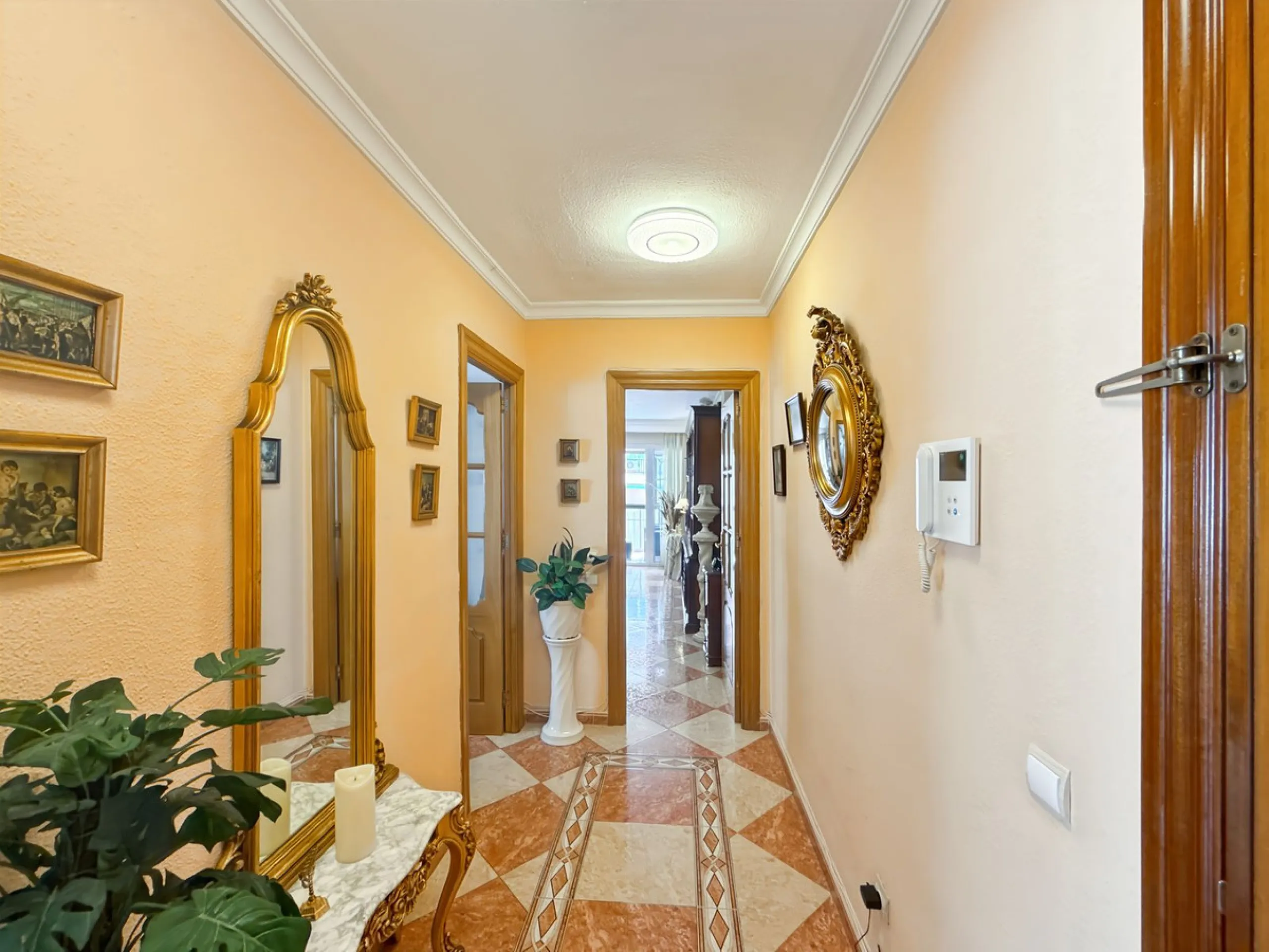 Apartment - Top Floor Apartment в продаже в Málaga, Málaga. В доме 4 спален и 2 ванных комнат. Площадь дома 134 м²