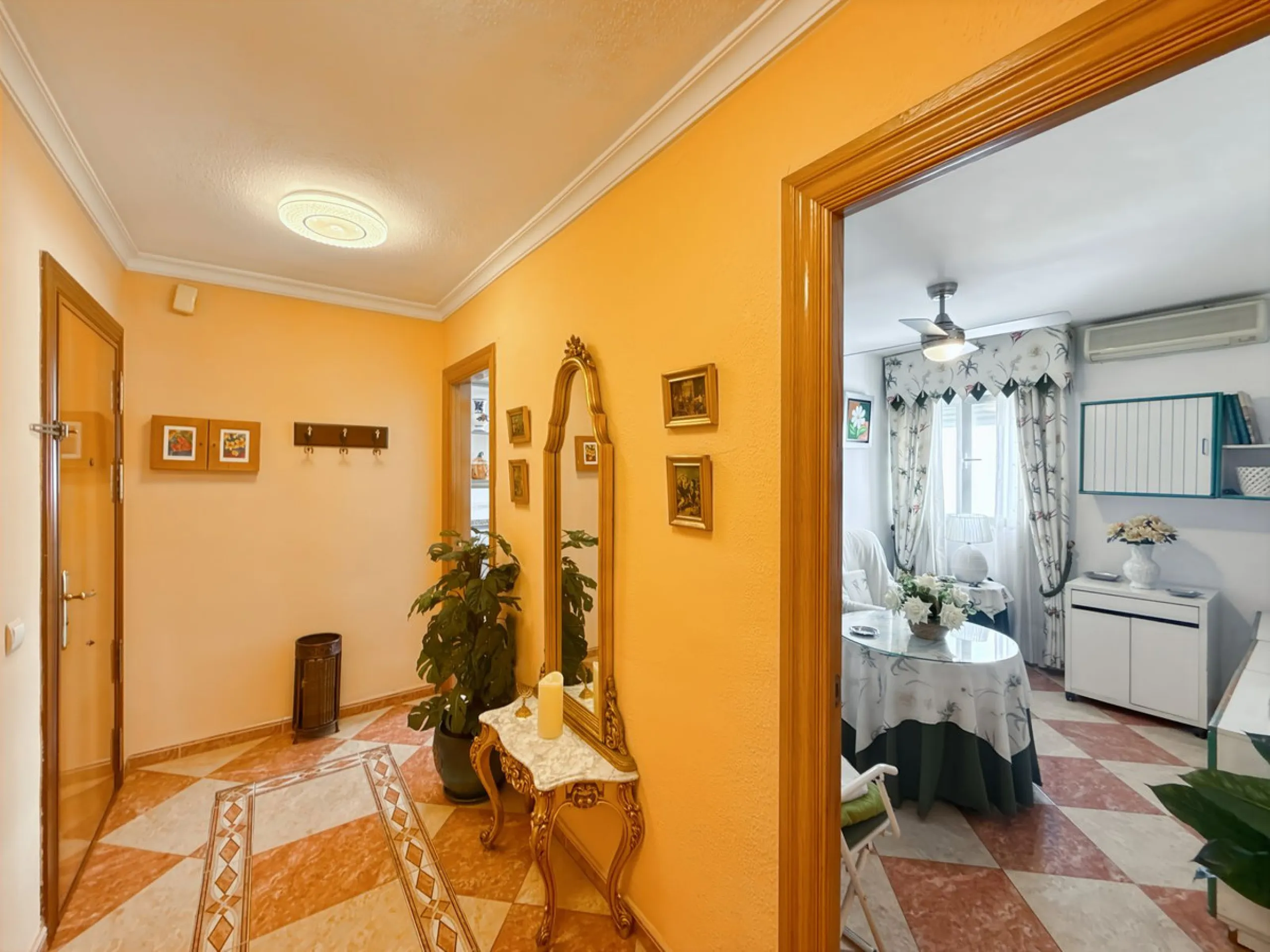 Apartment - Top Floor Apartment в продаже в Málaga, Málaga. В доме 4 спален и 2 ванных комнат. Площадь дома 134 м²