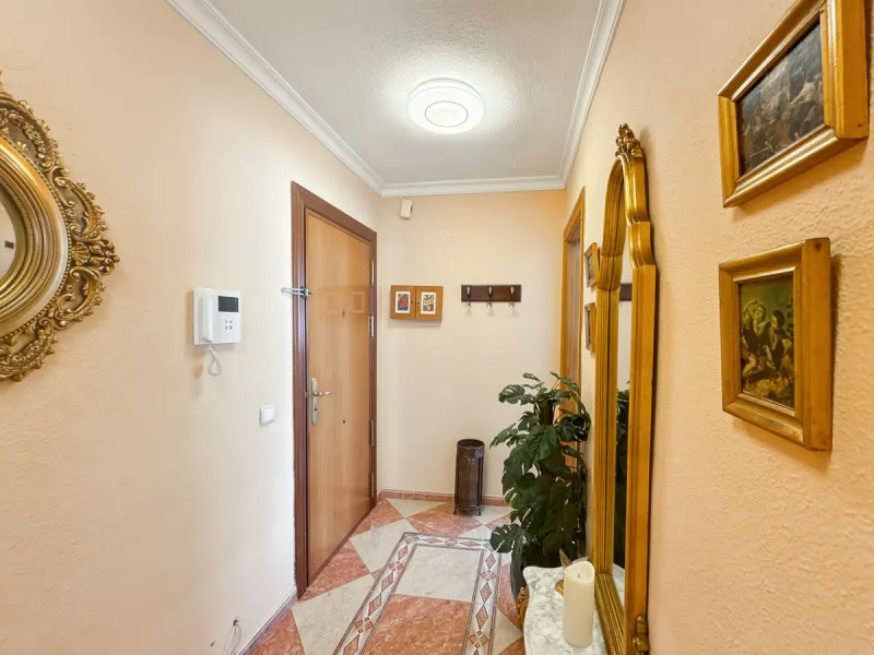 Apartment - Top Floor Apartment в продаже в Málaga, Málaga. В доме 4 спален и 2 ванных комнат. Площадь дома 134 м²