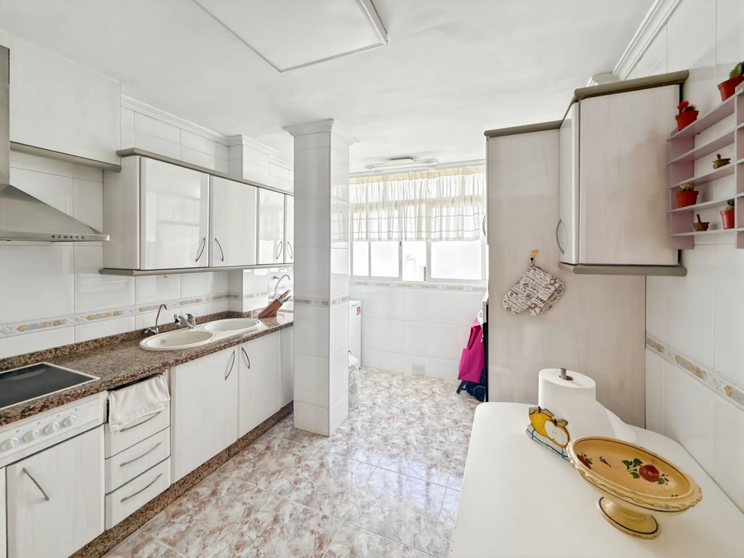 Apartment - Top Floor Apartment в продаже в Málaga, Málaga. В доме 4 спален и 2 ванных комнат. Площадь дома 134 м²