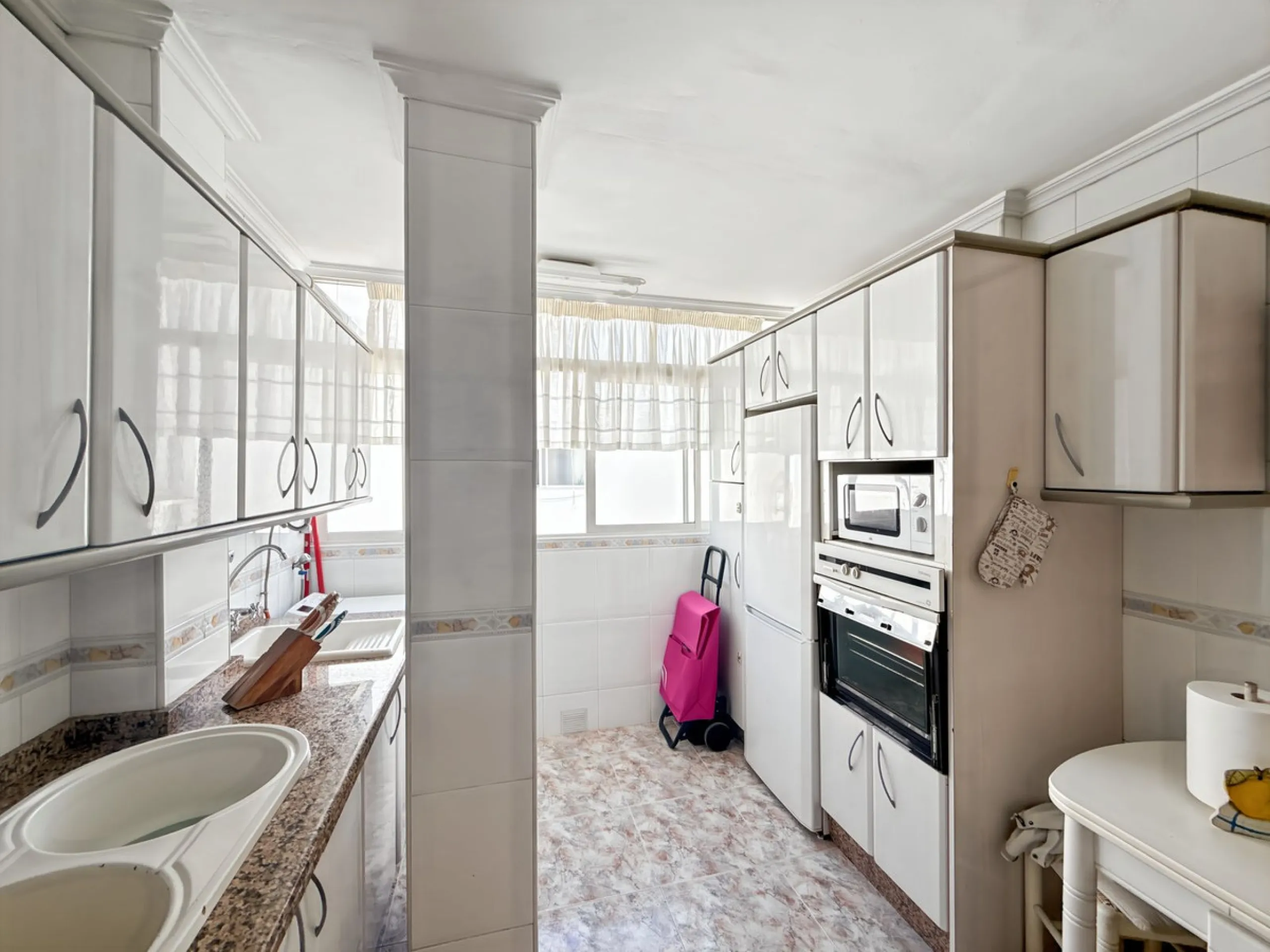 Apartment - Top Floor Apartment в продаже в Málaga, Málaga. В доме 4 спален и 2 ванных комнат. Площадь дома 134 м²
