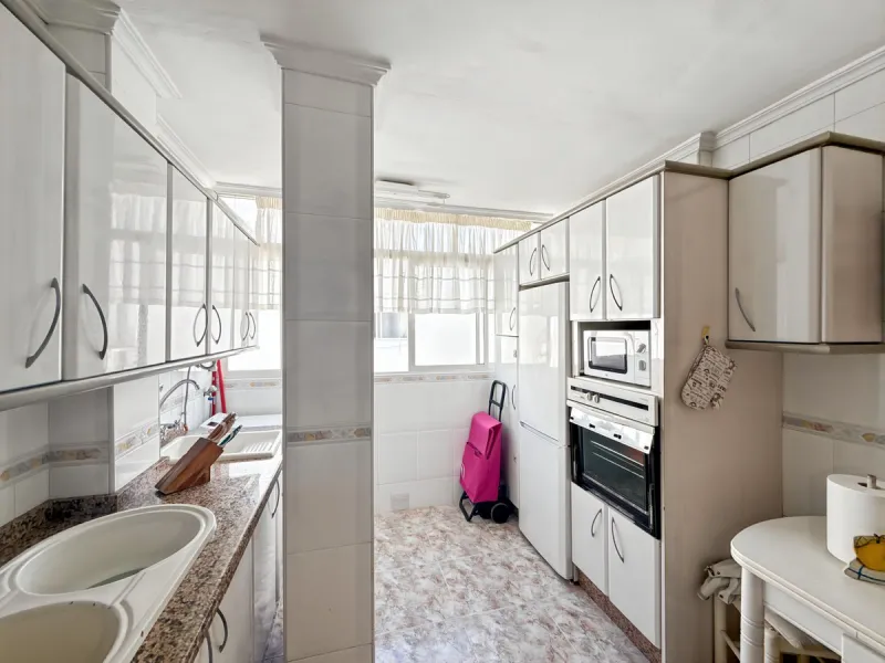 Apartment - Top Floor Apartment в продаже в Málaga, Málaga. В доме 4 спален и 2 ванных комнат. Площадь дома 134 м²
