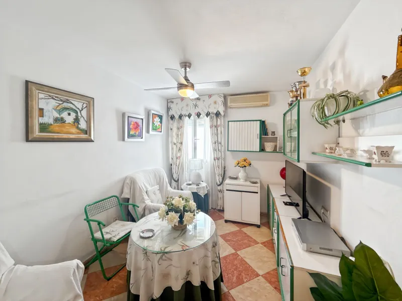 Apartment - Top Floor Apartment в продаже в Málaga, Málaga. В доме 4 спален и 2 ванных комнат. Площадь дома 134 м²