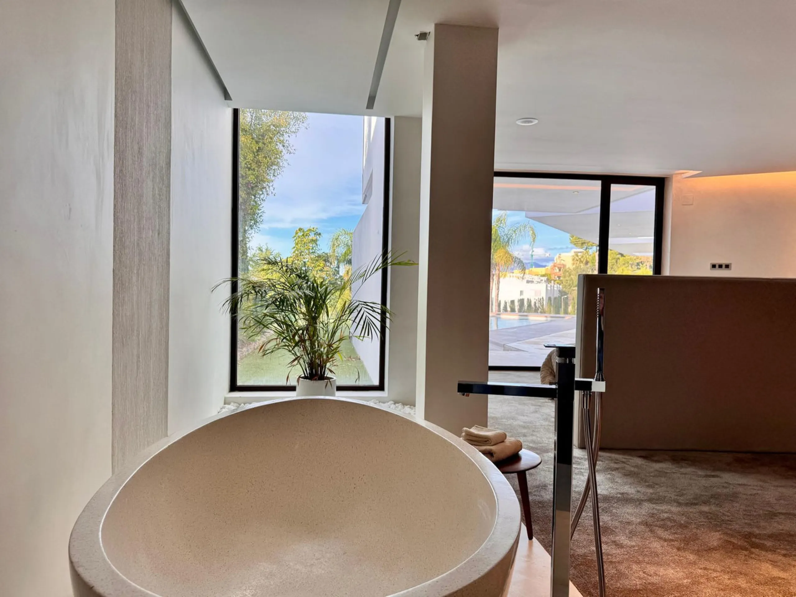 House - Detached Villa в продаже в Fuengirola, Málaga. В доме 3 спален и 4 ванных комнат. Площадь дома 435 м²