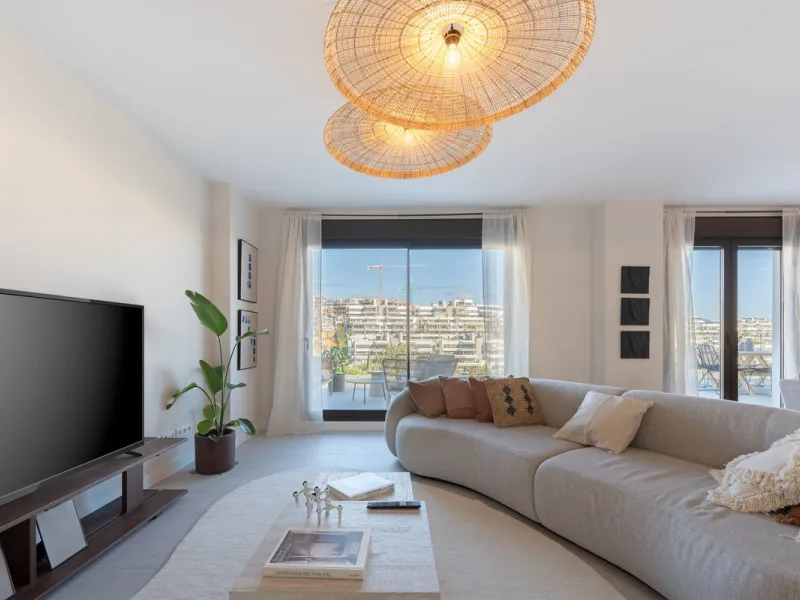 Discover this magnificent newly built apartment, located in the prestigious Las Mesas area of Estepona. Designed to combine comfort, modernity, and a privileged lifestyle, this property is ideal for those looking to enjoy the best of Estepona and the Cost