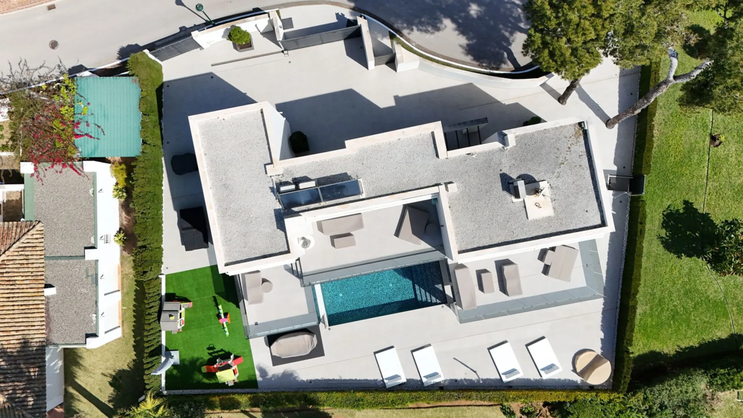 House - Detached Villa в продаже в Marbella, Málaga. В доме 4 спален и 5 ванных комнат. Площадь дома 400 м². Площадь участка 800 м²