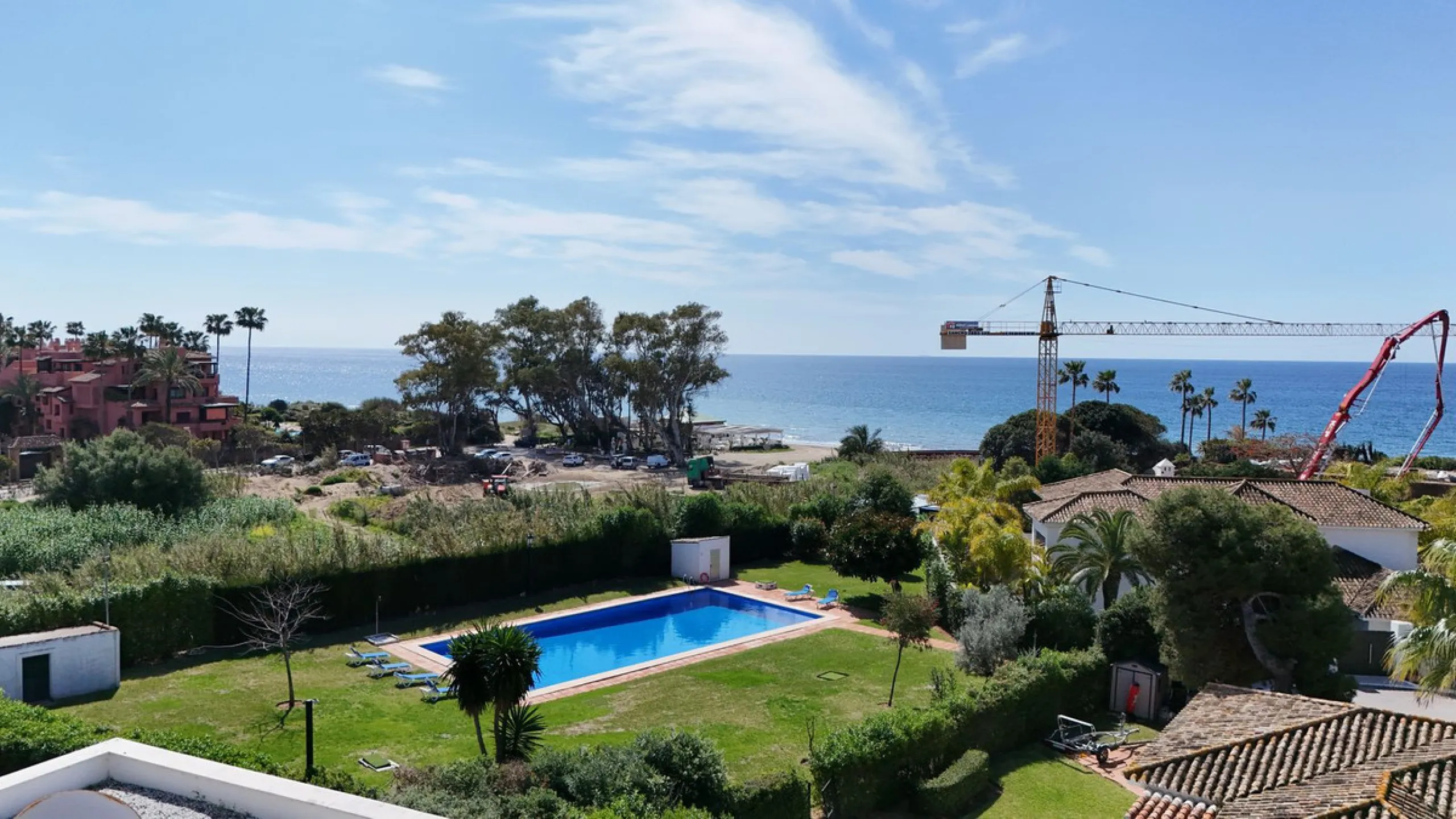 House - Detached Villa в продаже в Marbella, Málaga. В доме 4 спален и 5 ванных комнат. Площадь дома 400 м². Площадь участка 800 м²