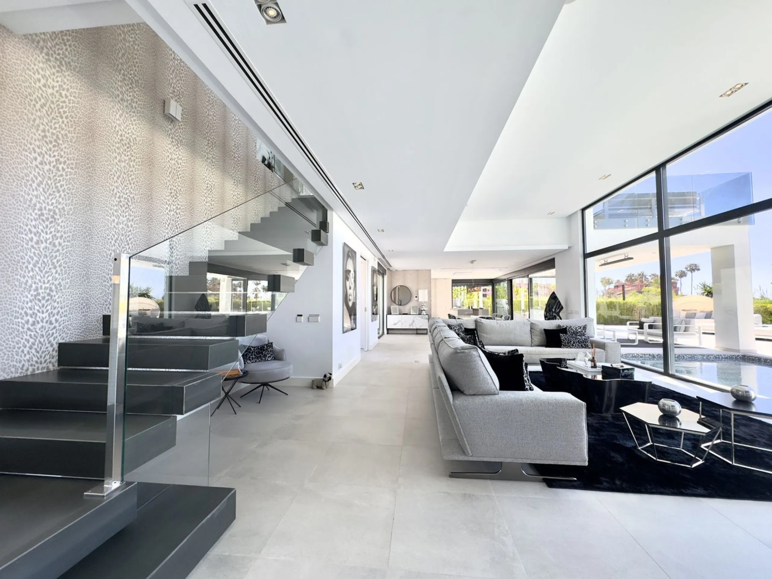 House - Detached Villa в продаже в Marbella, Málaga. В доме 4 спален и 5 ванных комнат. Площадь дома 400 м². Площадь участка 800 м²