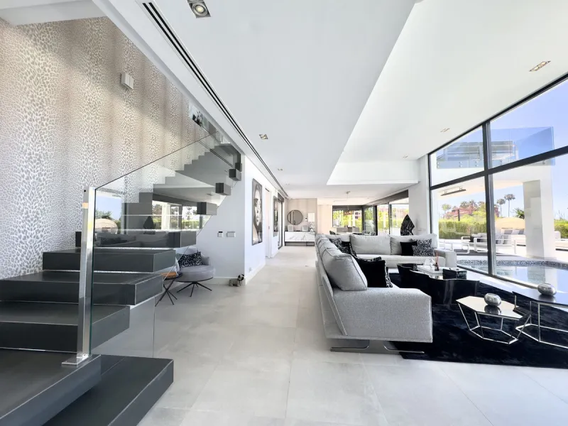 House - Detached Villa в продаже в Marbella, Málaga. В доме 4 спален и 5 ванных комнат. Площадь дома 400 м². Площадь участка 800 м²