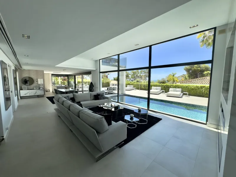 House - Detached Villa в продаже в Marbella, Málaga. В доме 4 спален и 5 ванных комнат. Площадь дома 400 м². Площадь участка 800 м²