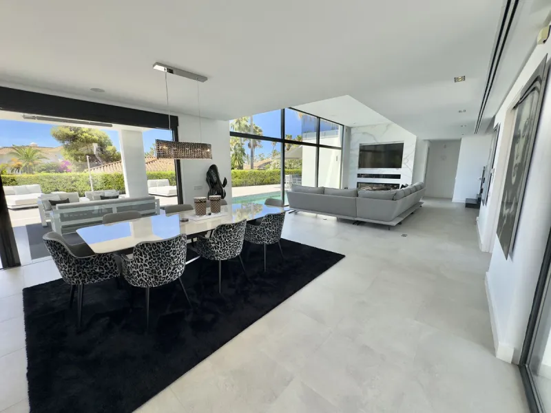 House - Detached Villa в продаже в Marbella, Málaga. В доме 4 спален и 5 ванных комнат. Площадь дома 400 м². Площадь участка 800 м²