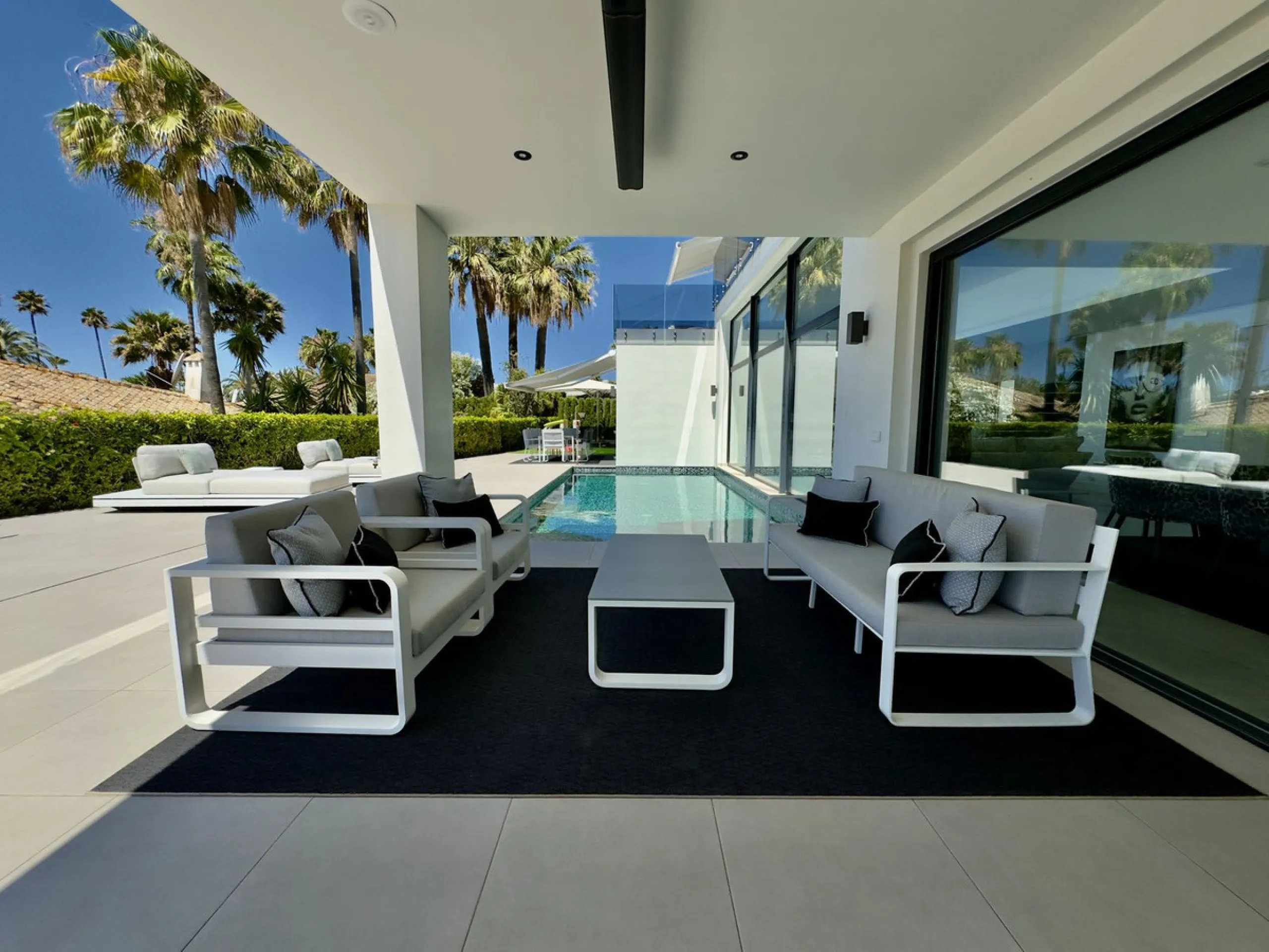 House - Detached Villa в продаже в Marbella, Málaga. В доме 4 спален и 5 ванных комнат. Площадь дома 400 м². Площадь участка 800 м²