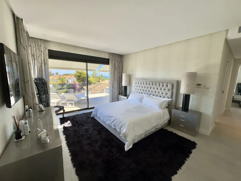 House - Detached Villa в продаже в Marbella, Málaga. В доме 4 спален и 5 ванных комнат. Площадь дома 400 м². Площадь участка 800 м²