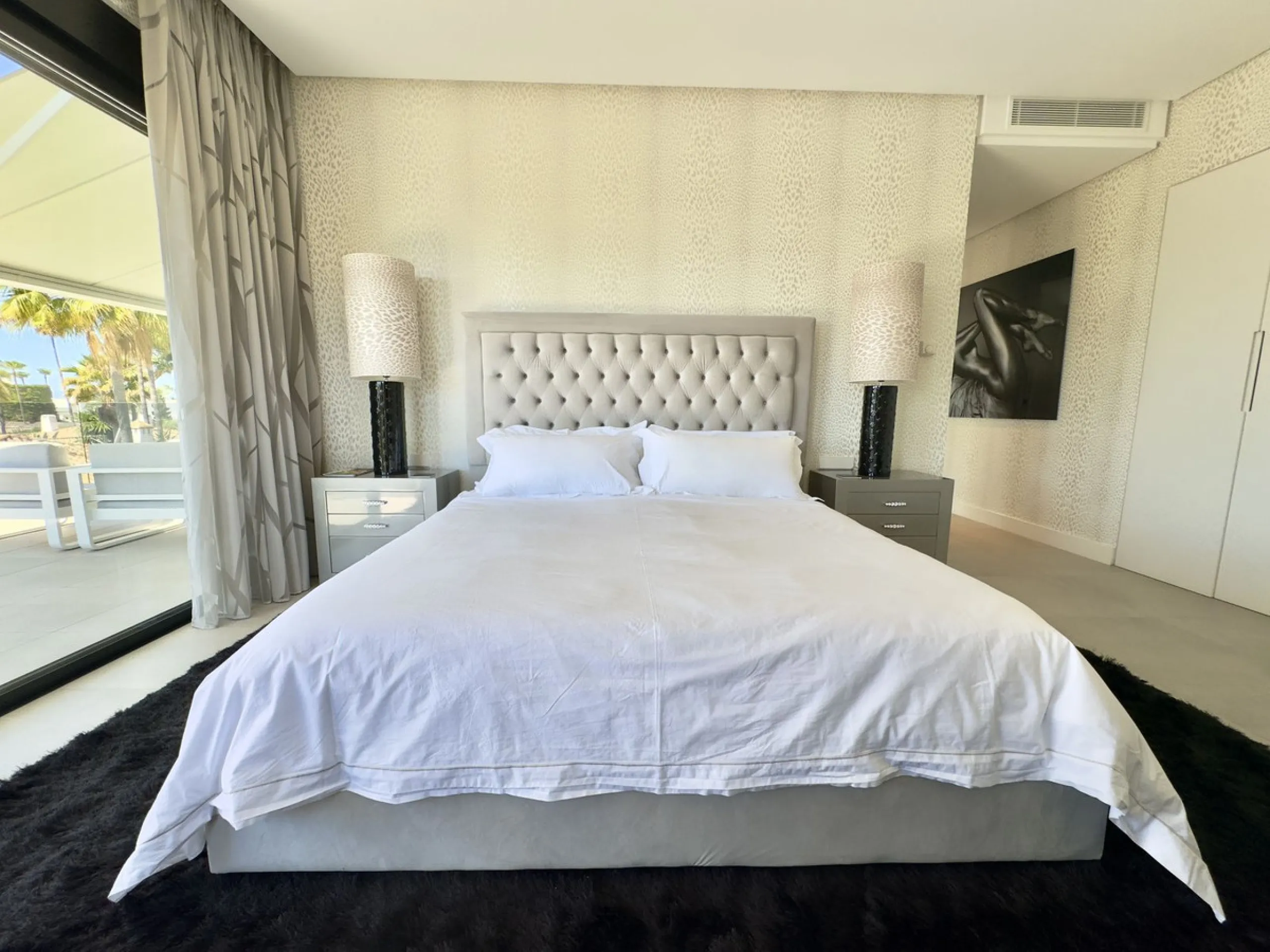 House - Detached Villa в продаже в Marbella, Málaga. В доме 4 спален и 5 ванных комнат. Площадь дома 400 м². Площадь участка 800 м²