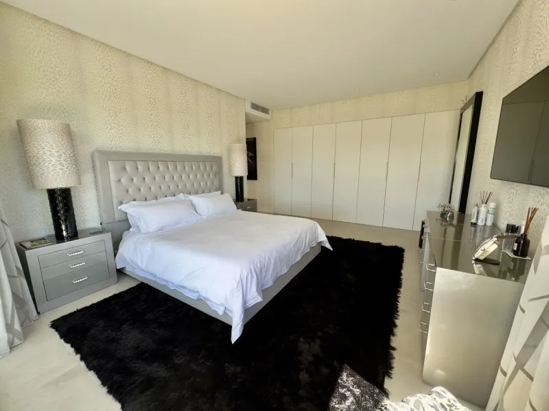 House - Detached Villa в продаже в Marbella, Málaga. В доме 4 спален и 5 ванных комнат. Площадь дома 400 м². Площадь участка 800 м²